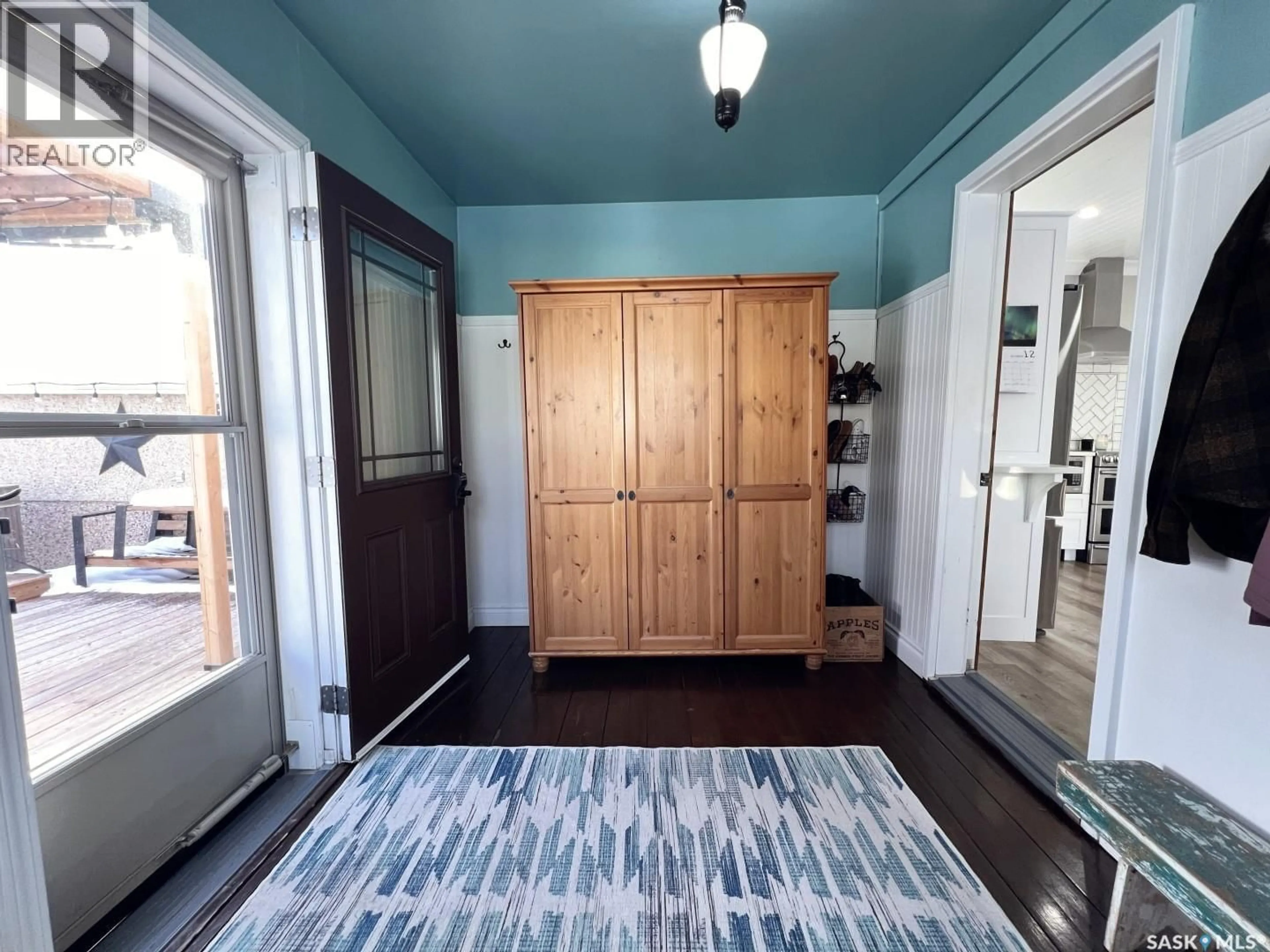 Indoor entryway for 360 4TH AVENUE, Shaunavon Saskatchewan S0N2M0