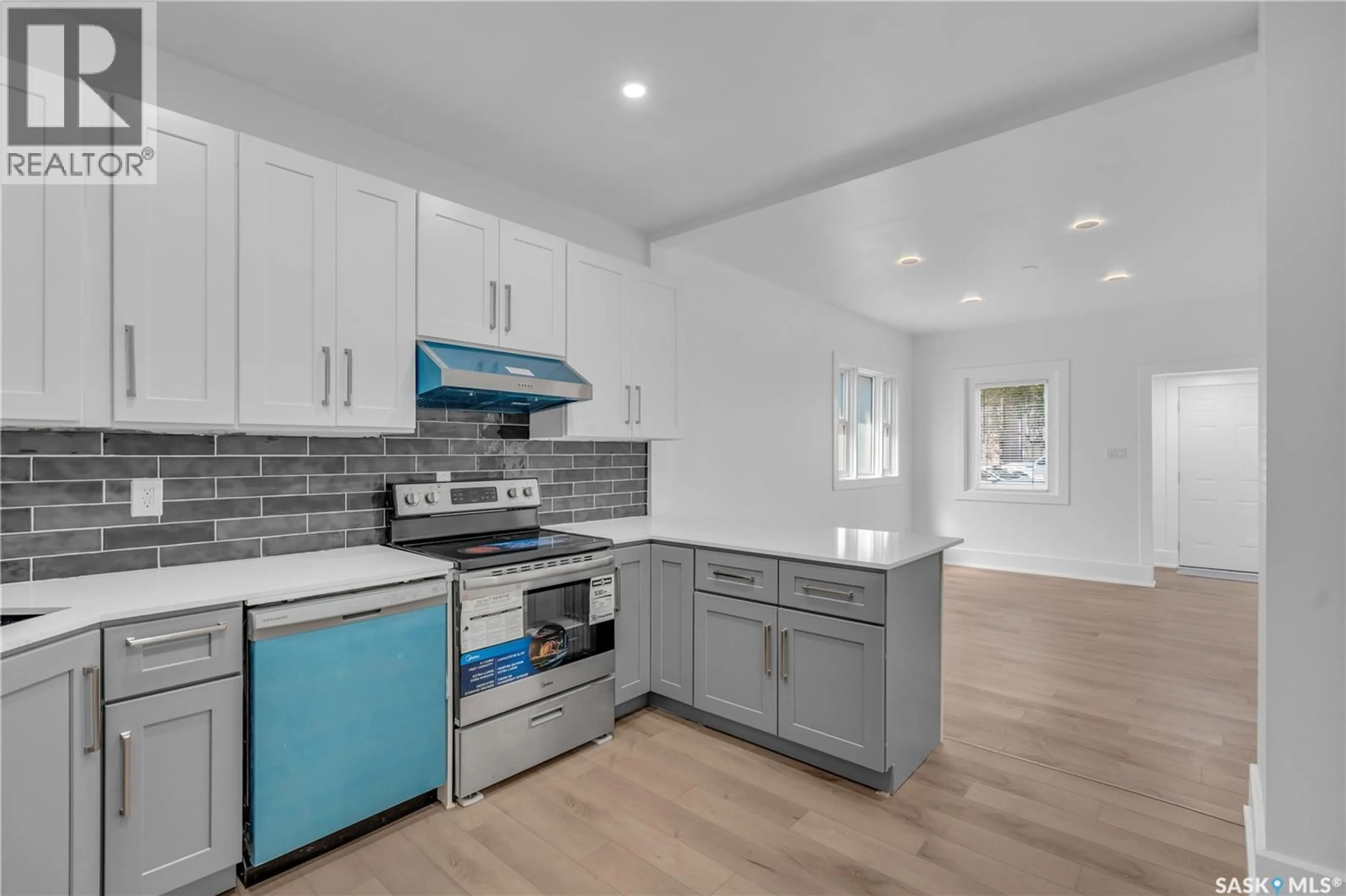 Open concept kitchen, ceramic/tile floor for 120 O AVENUE, Saskatoon Saskatchewan S7M2R5