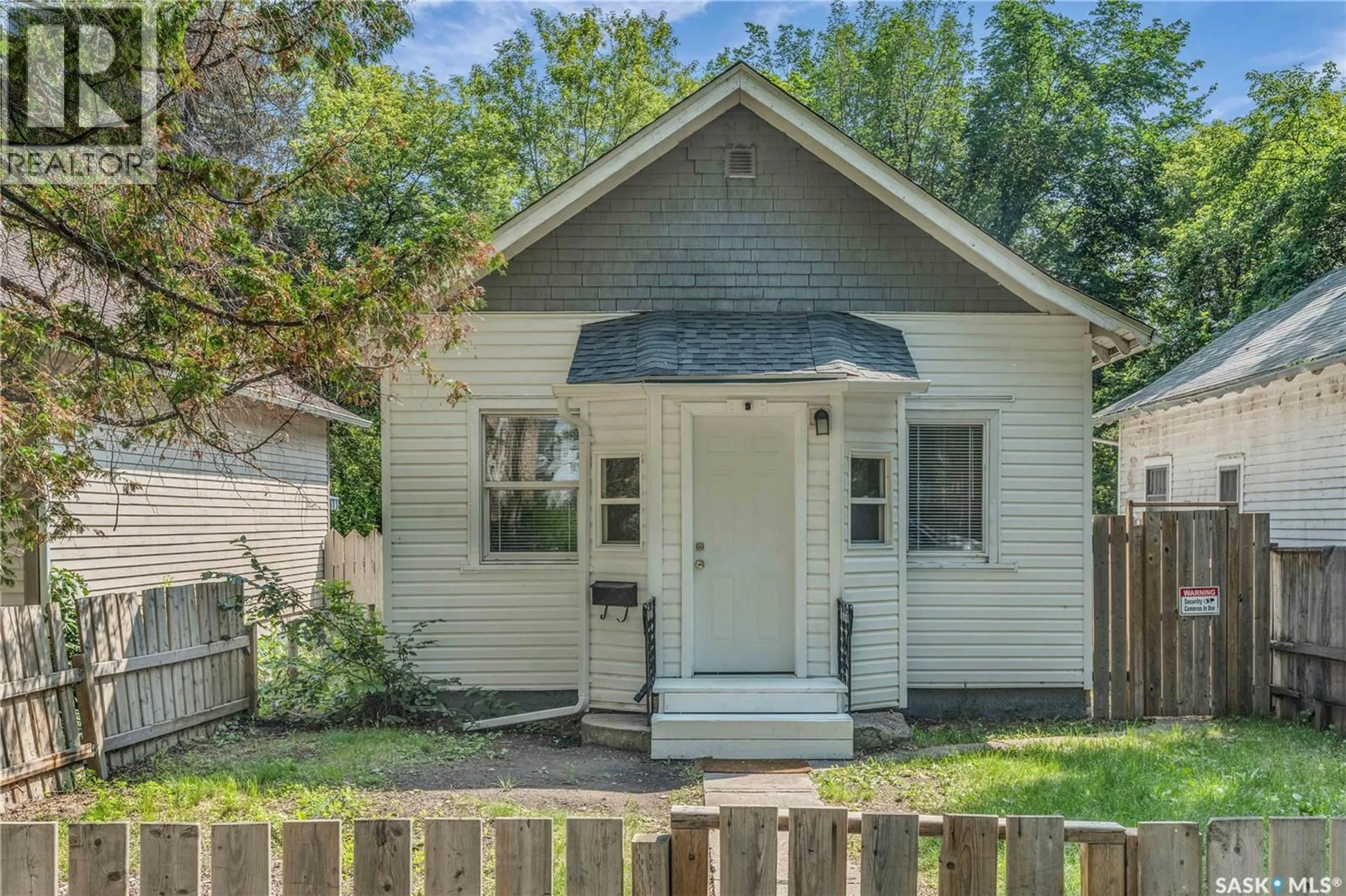 Home with vinyl exterior material, street for 120 O AVENUE, Saskatoon Saskatchewan S7M2R5