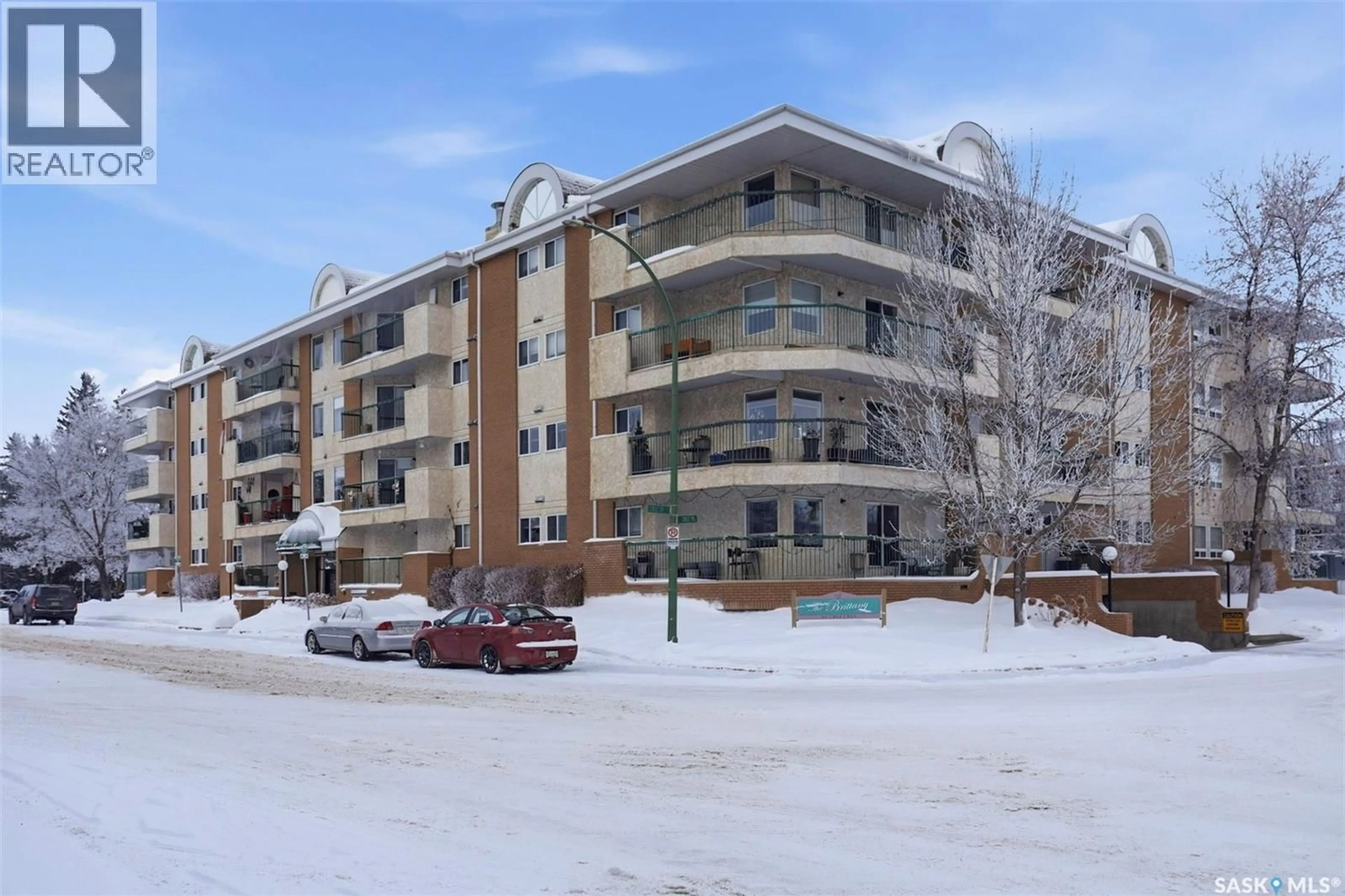 A pic from outside/outdoor area/front of a property/back of a property/a pic from drone, unknown for 209 - 301 CREE CRESCENT, Saskatoon Saskatchewan S7K7Y3