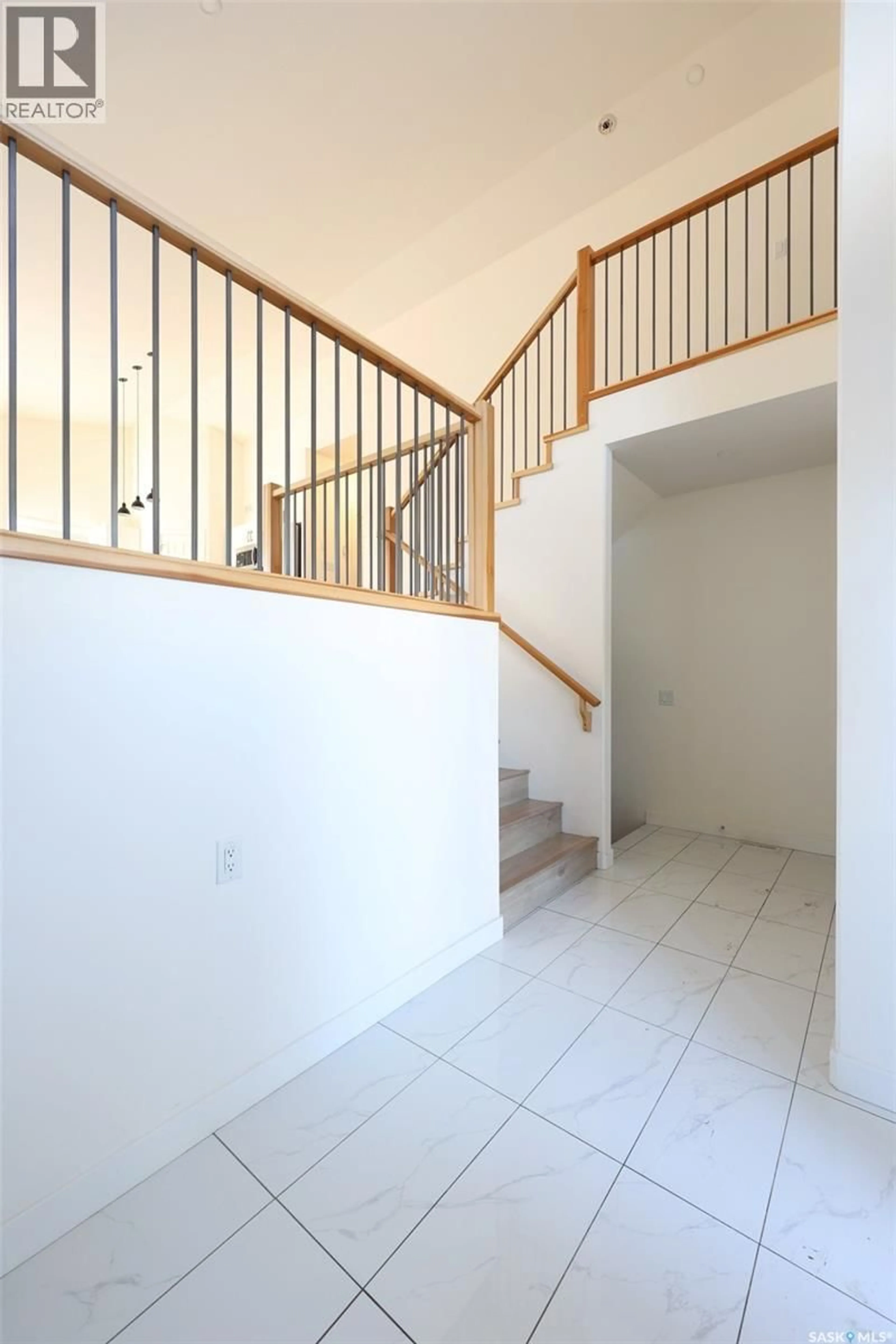 Stairs for 559 LABINE TERRACE, Saskatoon Saskatchewan S7L4Z7