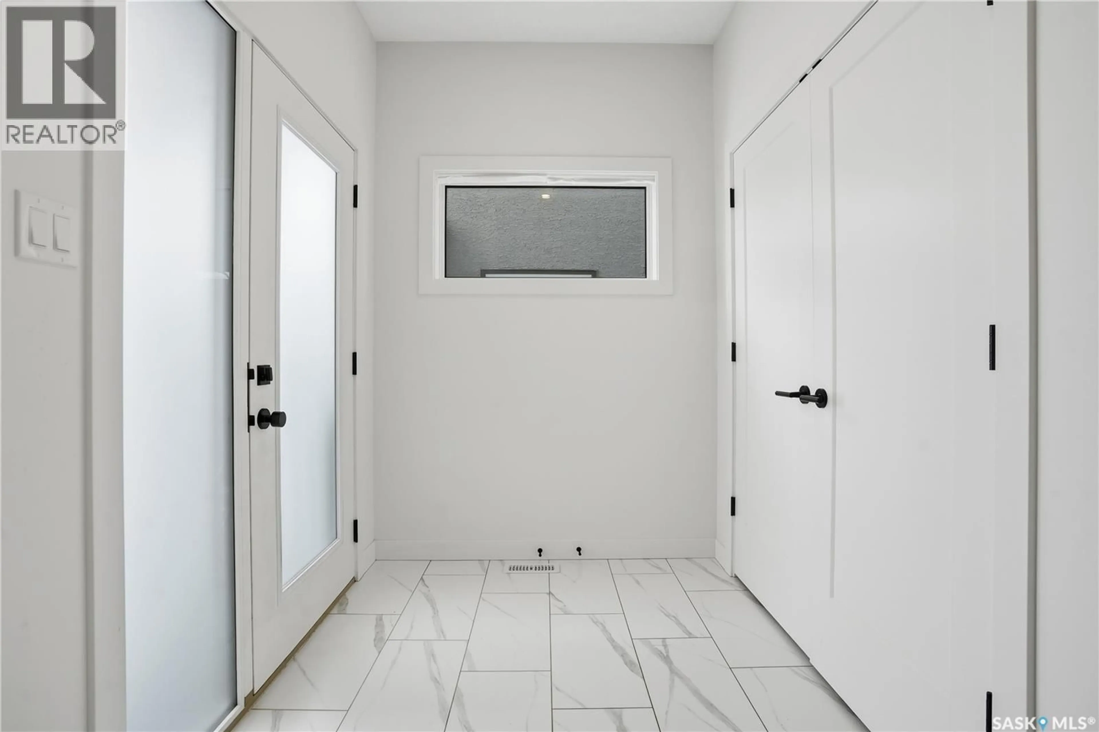 Indoor entryway for 18 MACKENZIE CRESCENT, Pilot Butte Saskatchewan S0G3Z0