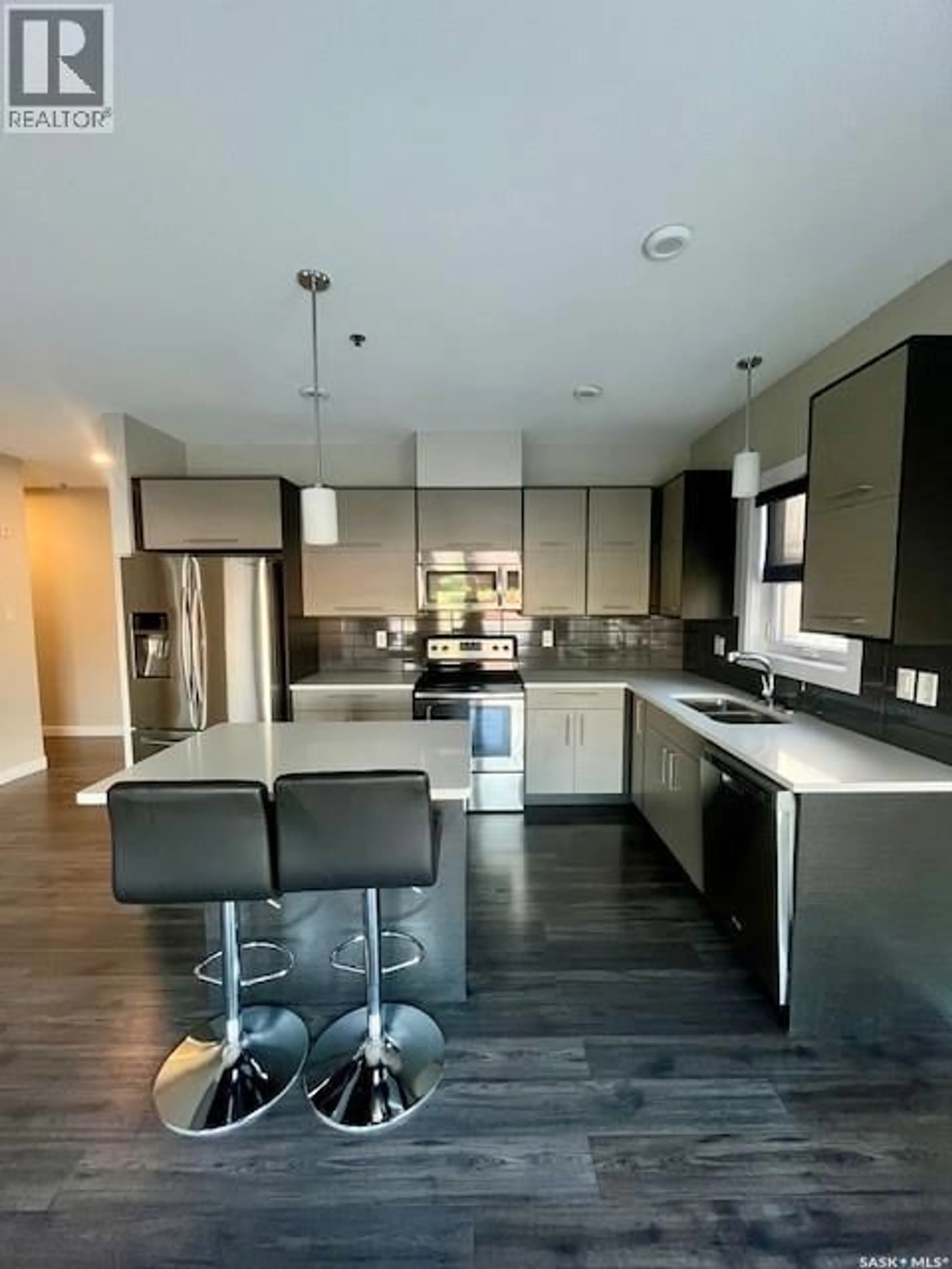 Contemporary kitchen, unknown for 107 - 502 PEREHUDOFF CRESCENT, Saskatoon Saskatchewan S7N4H6