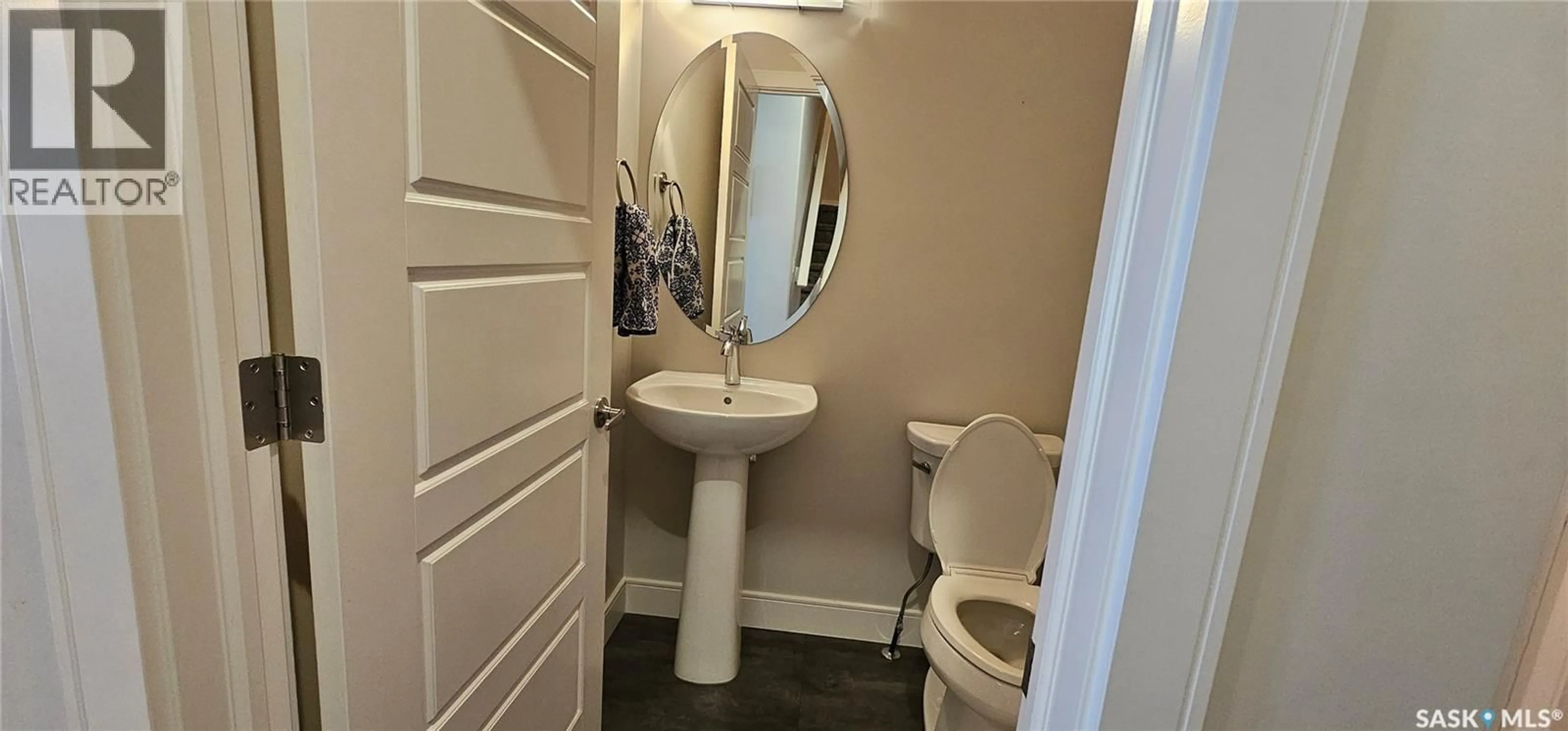 Standard bathroom, ceramic/tile floor for 51 115 VELTKAMP CRESCENT, Saskatoon Saskatchewan S7T0T7