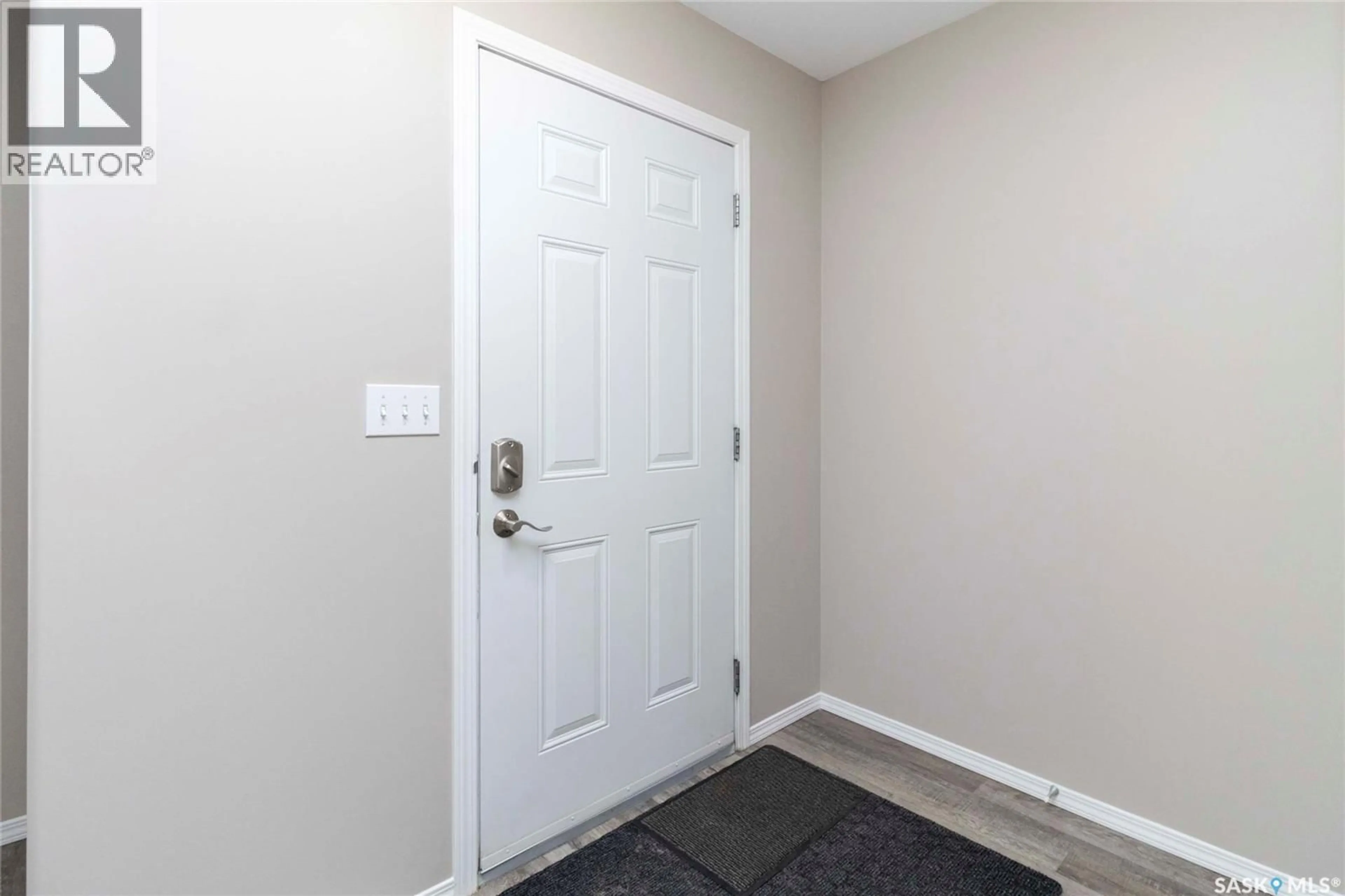 Indoor entryway for 30 203 HEROLD TERRACE, Saskatoon Saskatchewan S7V1H3