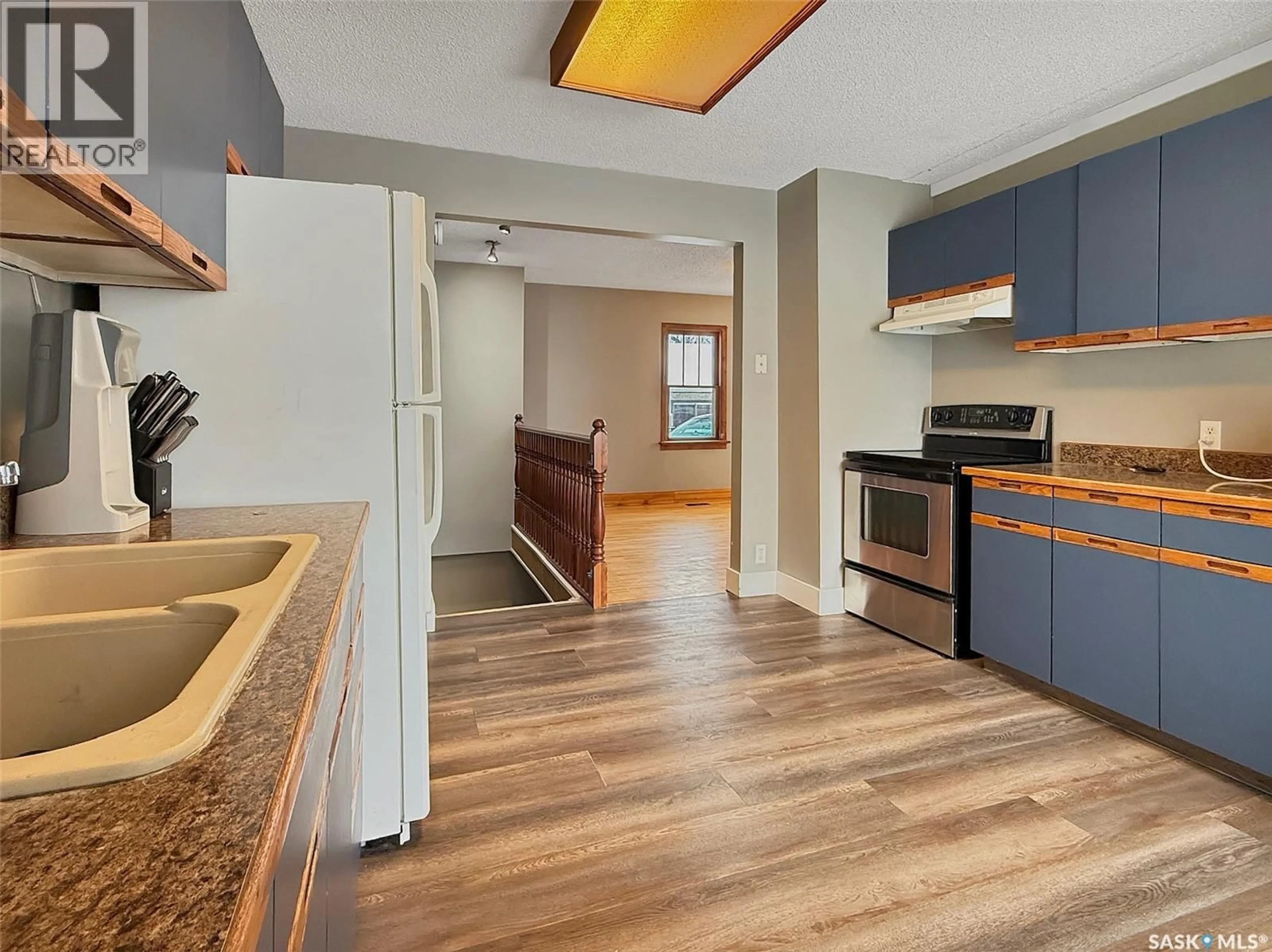 Open concept kitchen, unknown for 120 CENTRAL AVENUE, Swift Current Saskatchewan S9H3E8