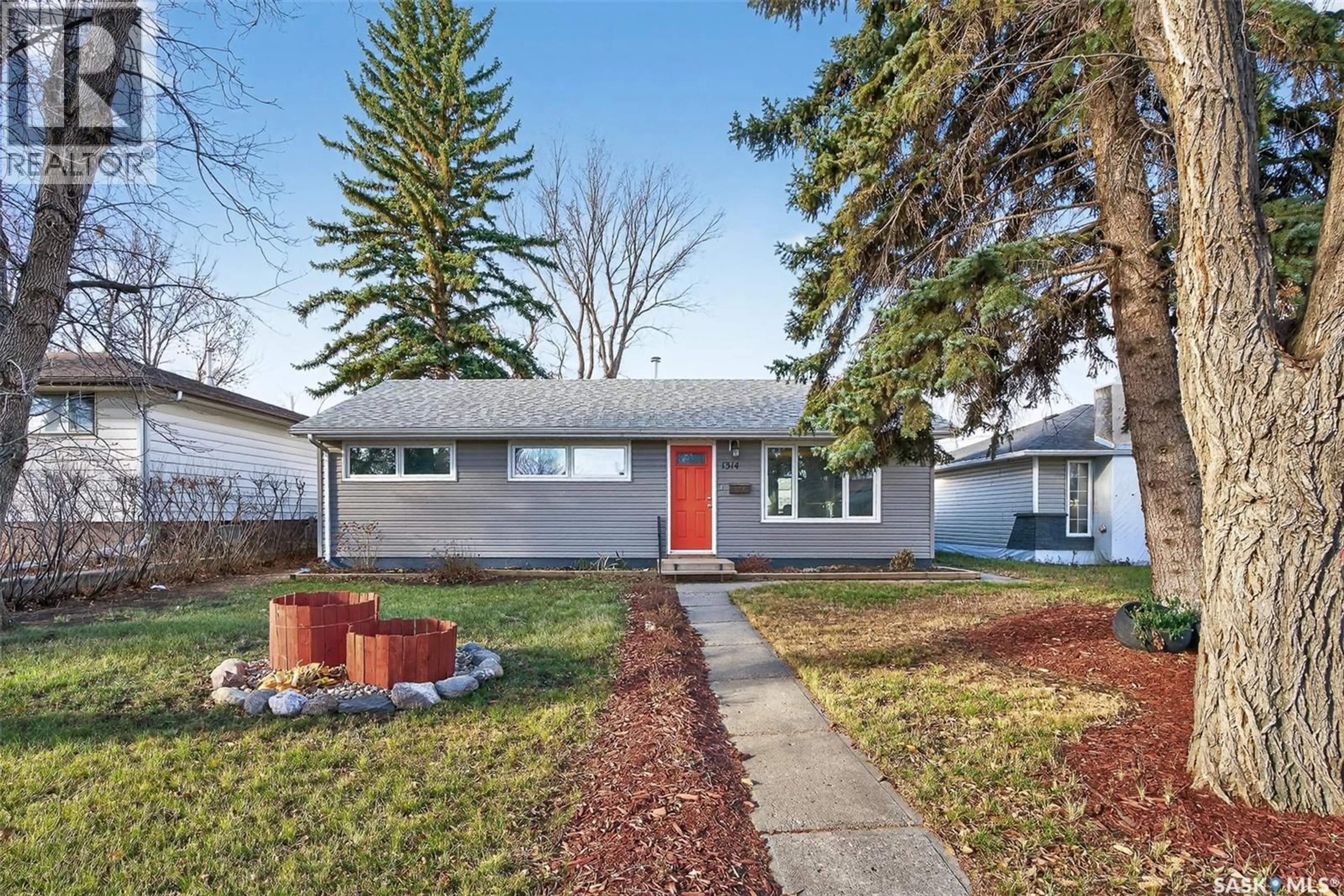 Home with vinyl exterior material, street for 1314 7TH AVENUE, Moose Jaw Saskatchewan S6H4C9