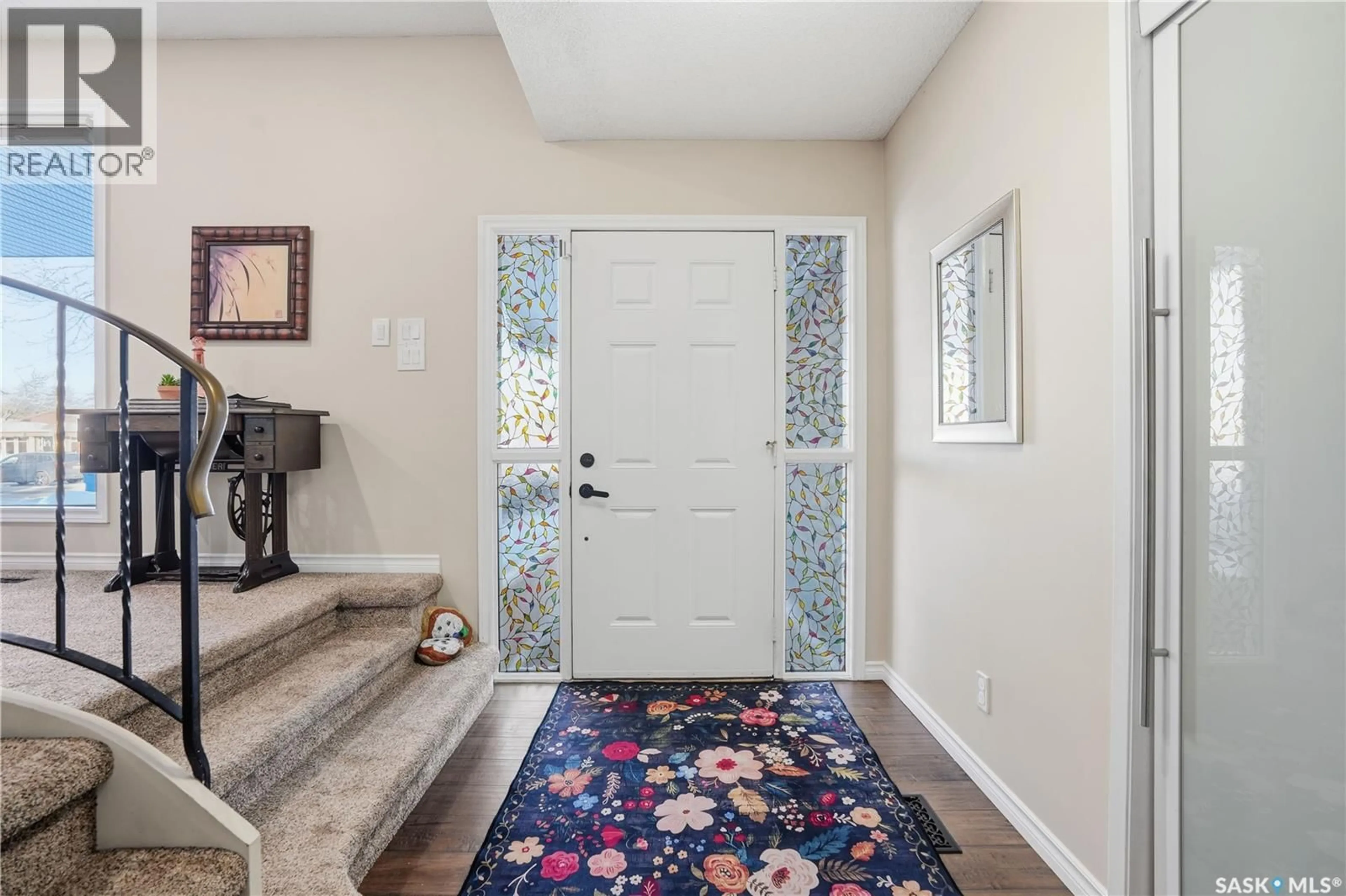 Indoor entryway for 219 SUNSET DRIVE, Regina Saskatchewan S4S2S2