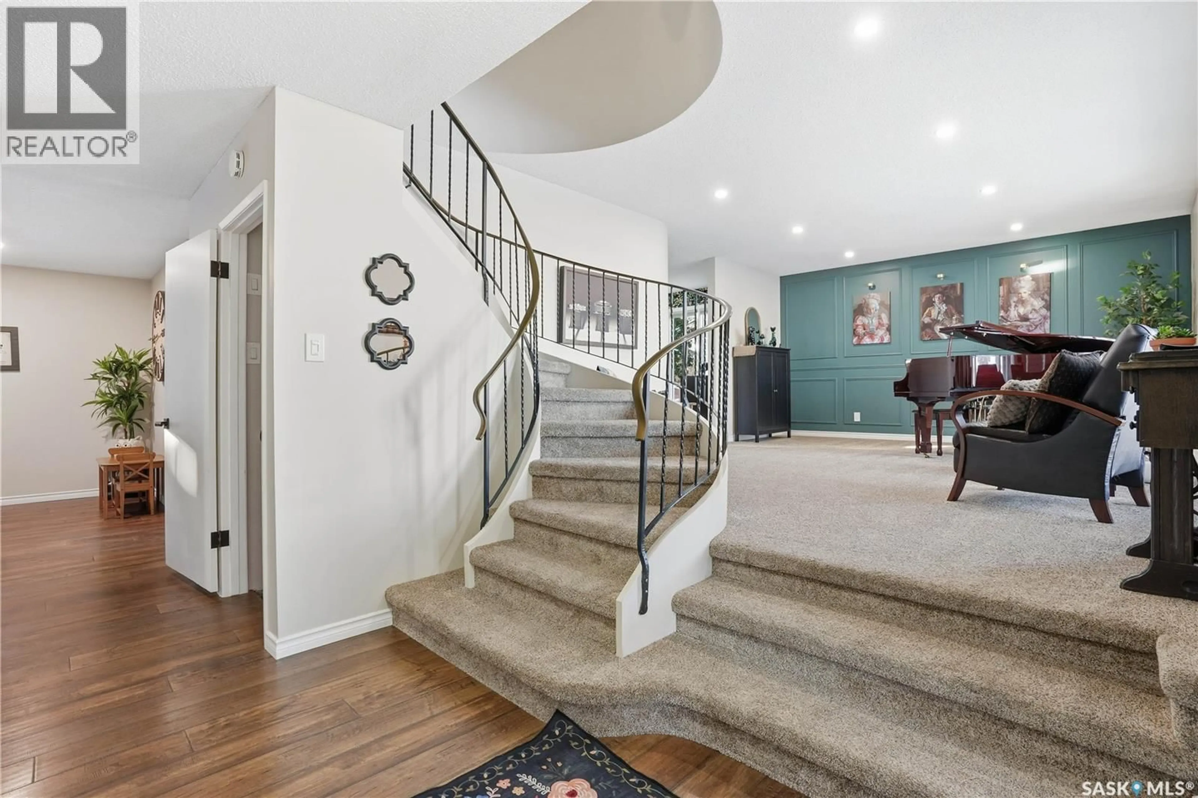 Stairs for 219 SUNSET DRIVE, Regina Saskatchewan S4S2S2