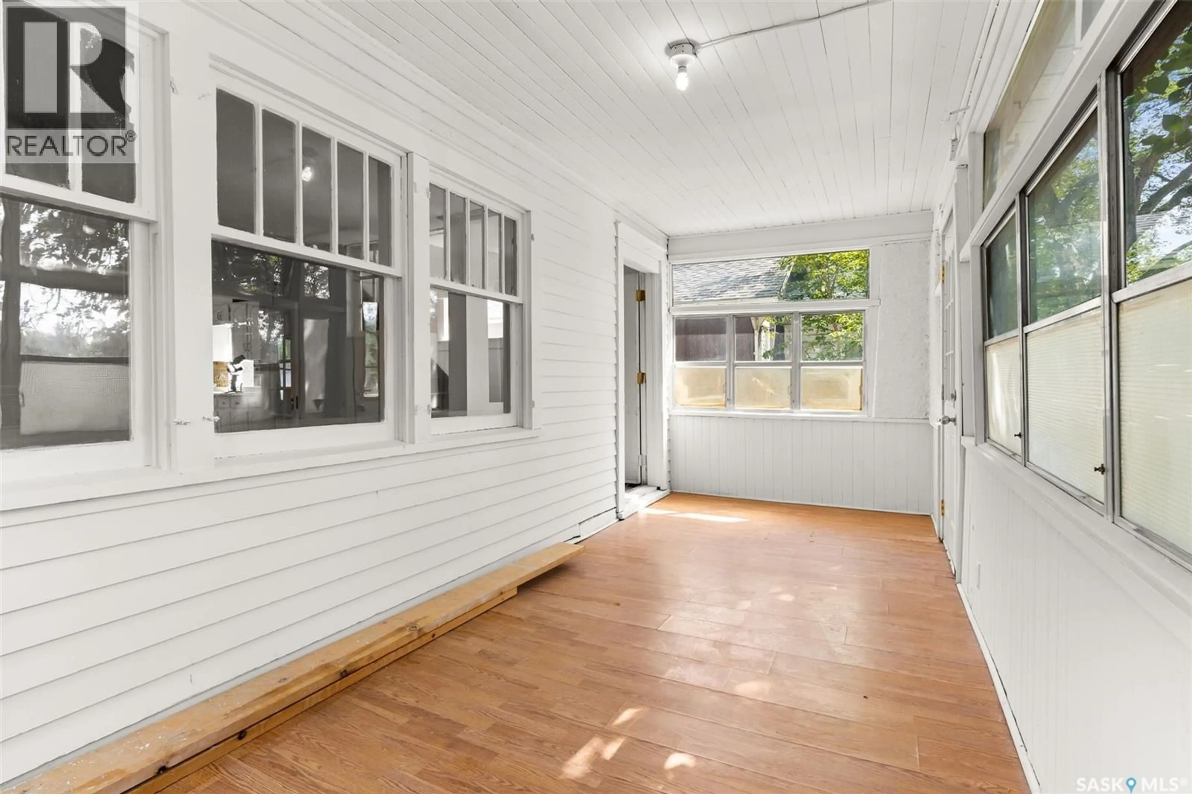 Indoor entryway for 1357 ELPHINSTONE STREET, Regina Saskatchewan S4T3M5