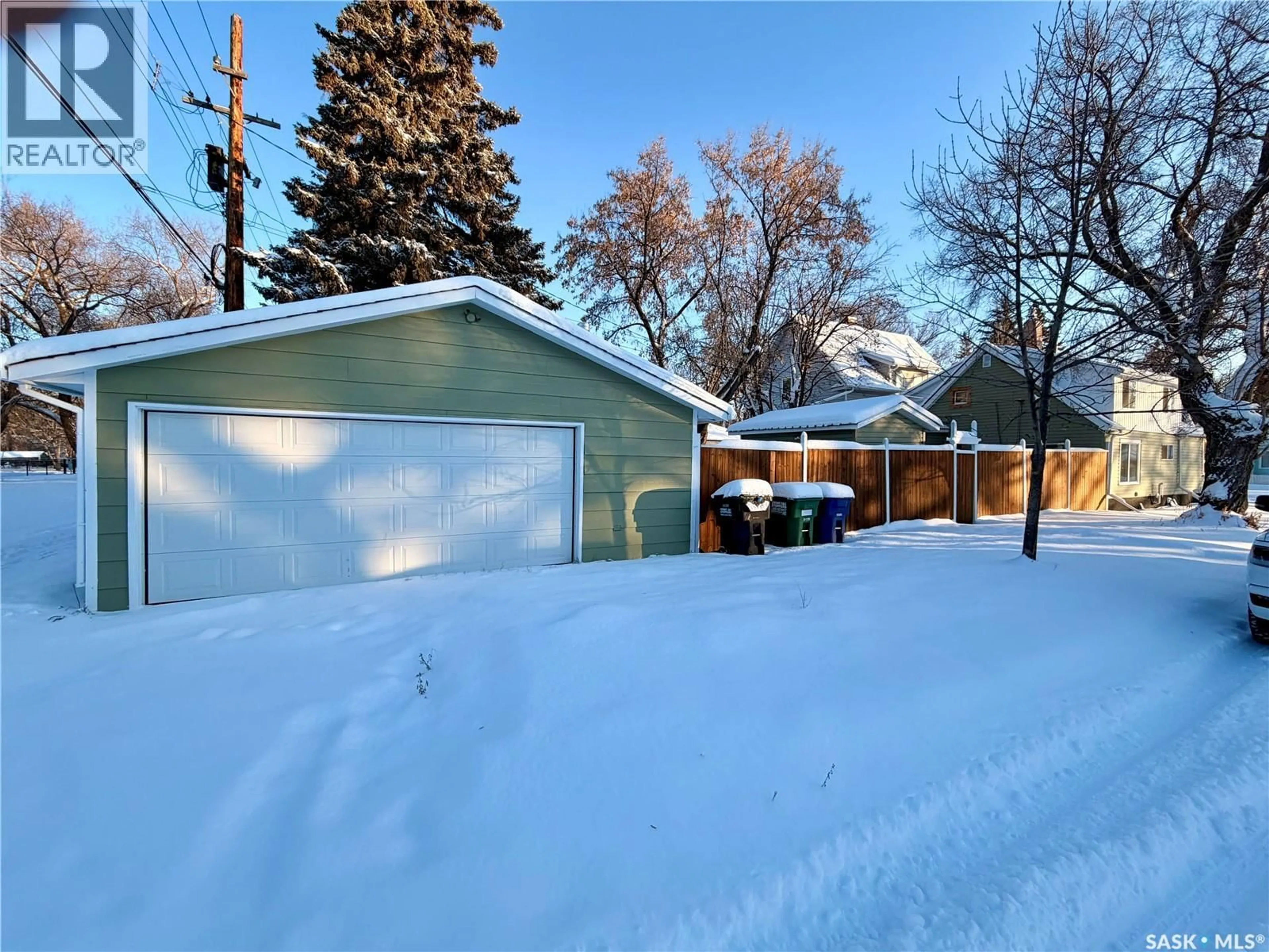A pic from outside/outdoor area/front of a property/back of a property/a pic from drone, street for 622 31ST STREET, Saskatoon Saskatchewan S7L0R3
