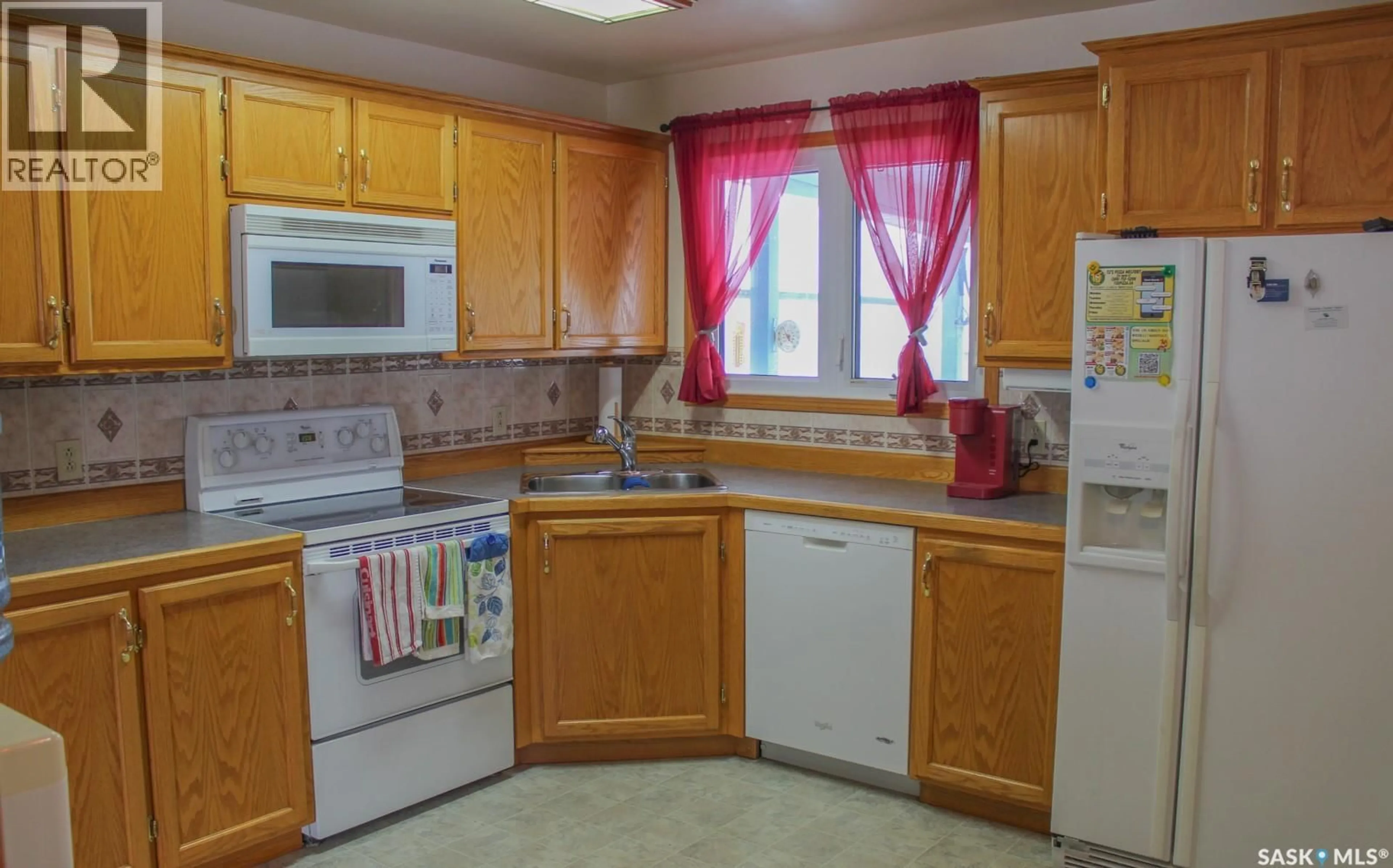 Standard kitchen, ceramic/tile floor for 102 OSBORNE STREET, Melfort Saskatchewan S0E1A0