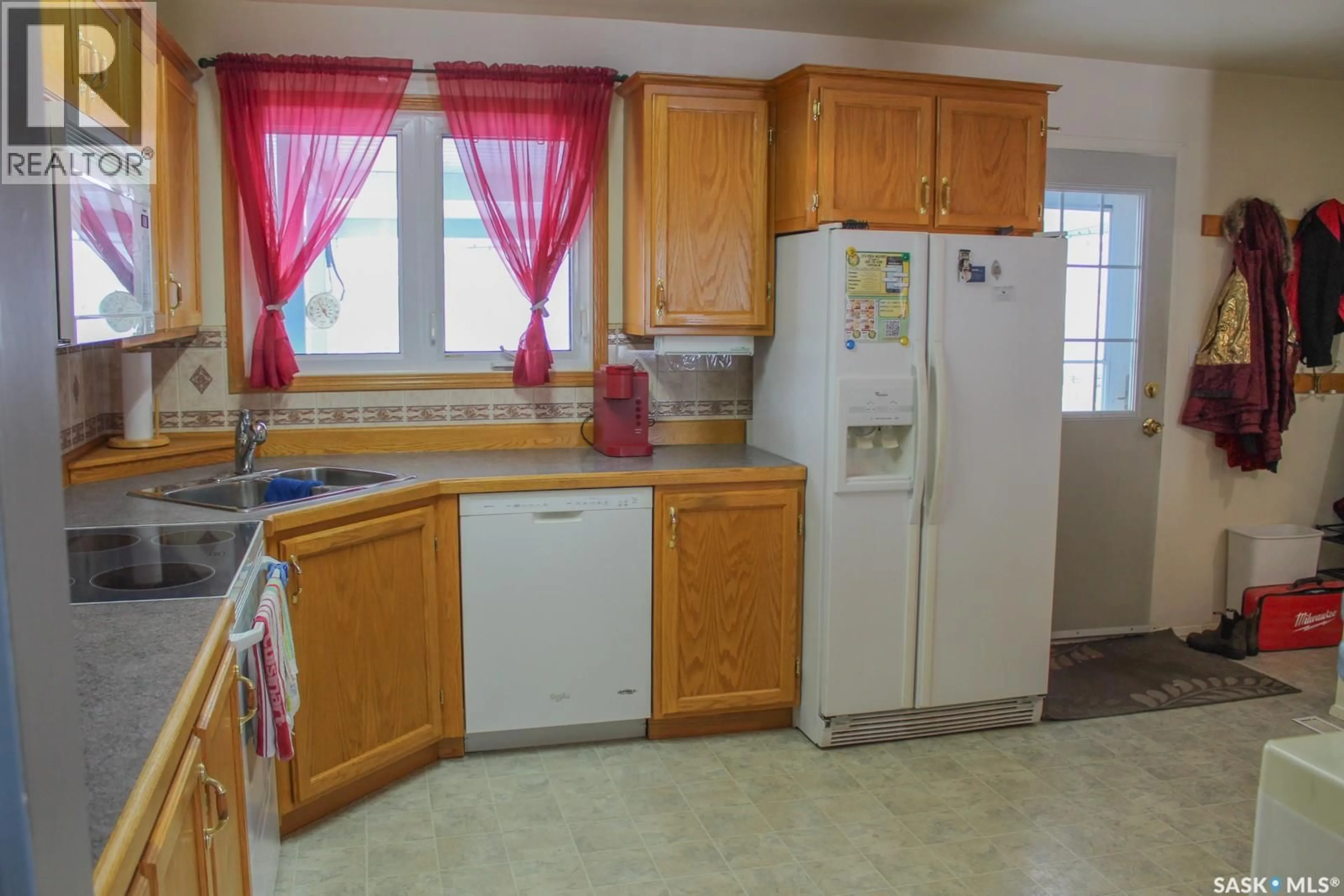 Standard kitchen, unknown for 102 OSBORNE STREET, Melfort Saskatchewan S0E1A0