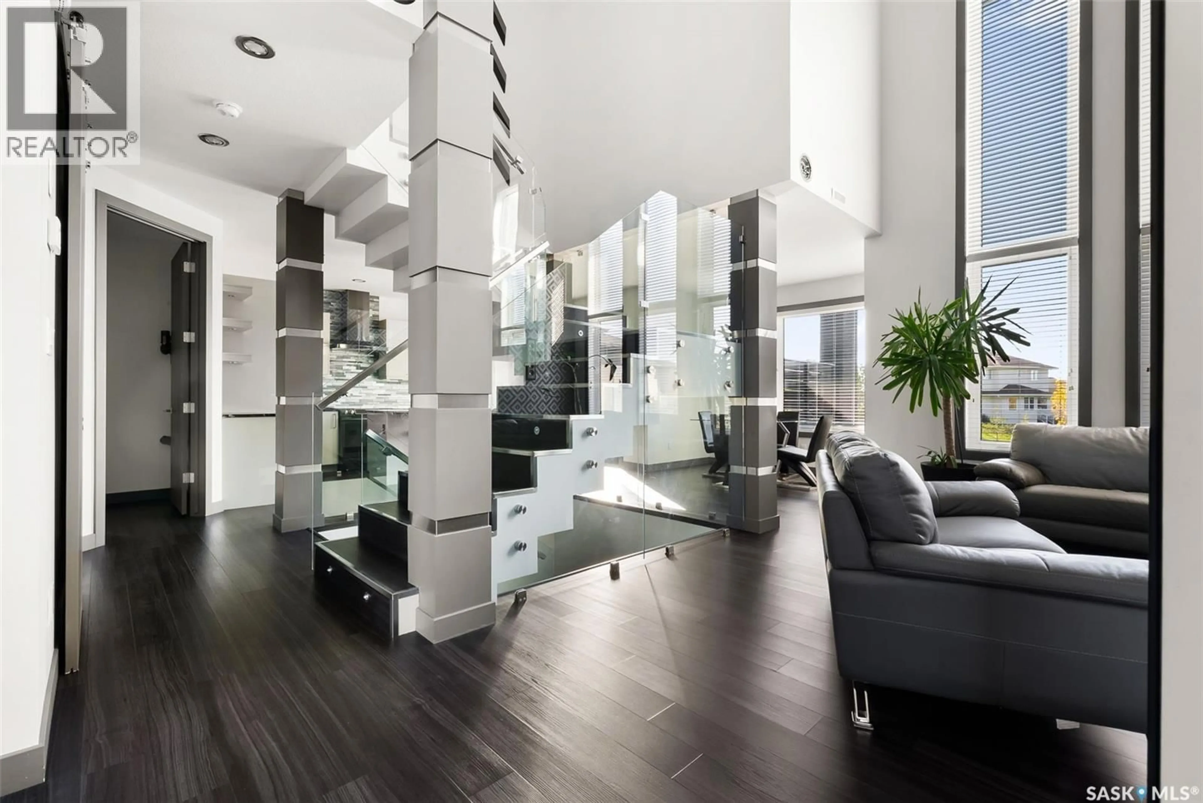 Lobby for 7832 SAGEBRUSH CRESCENT, Regina Saskatchewan S4Y0A9