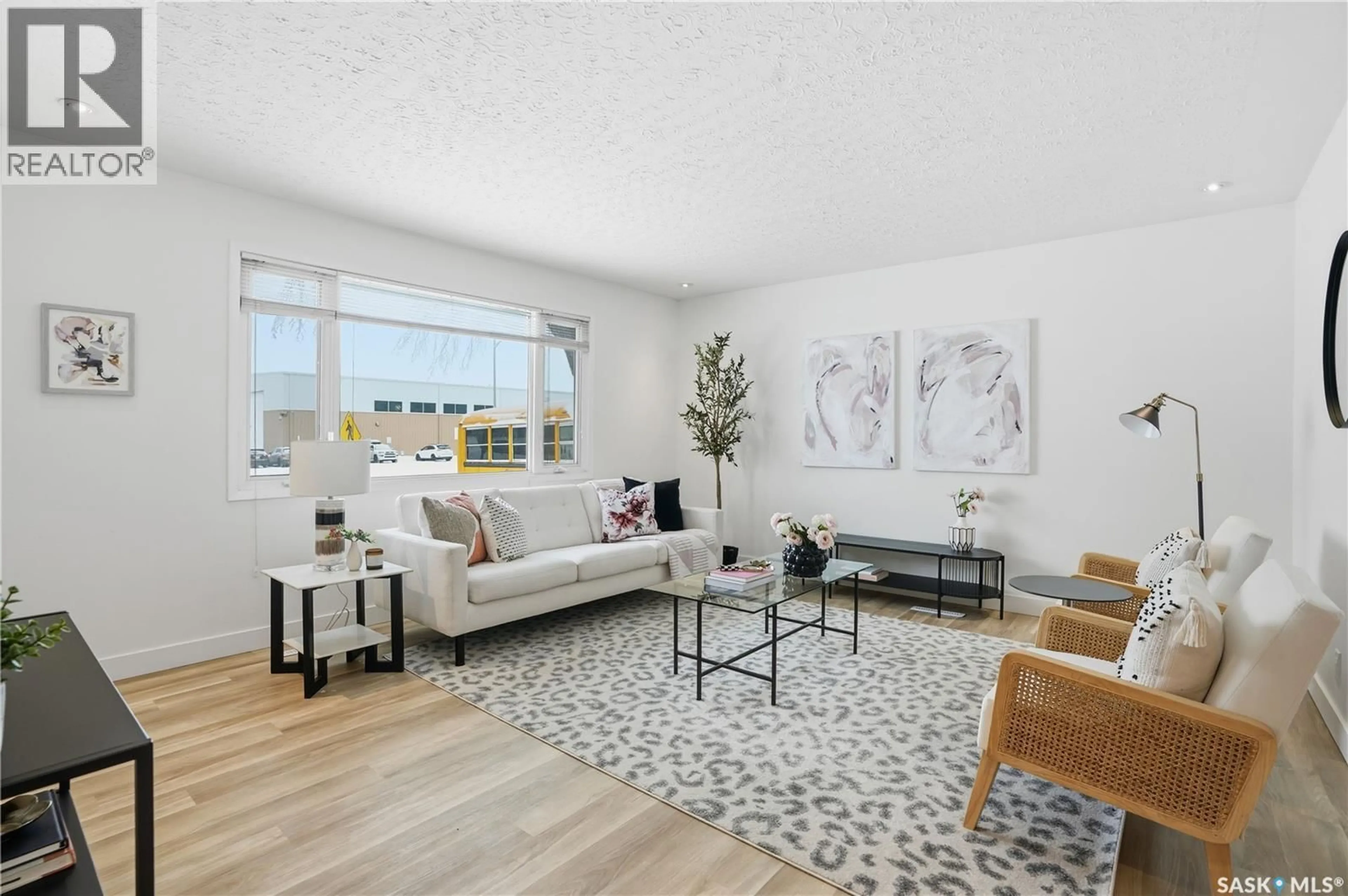 Living room with furniture, unknown for 513 W AVENUE, Saskatoon Saskatchewan S7L3H2