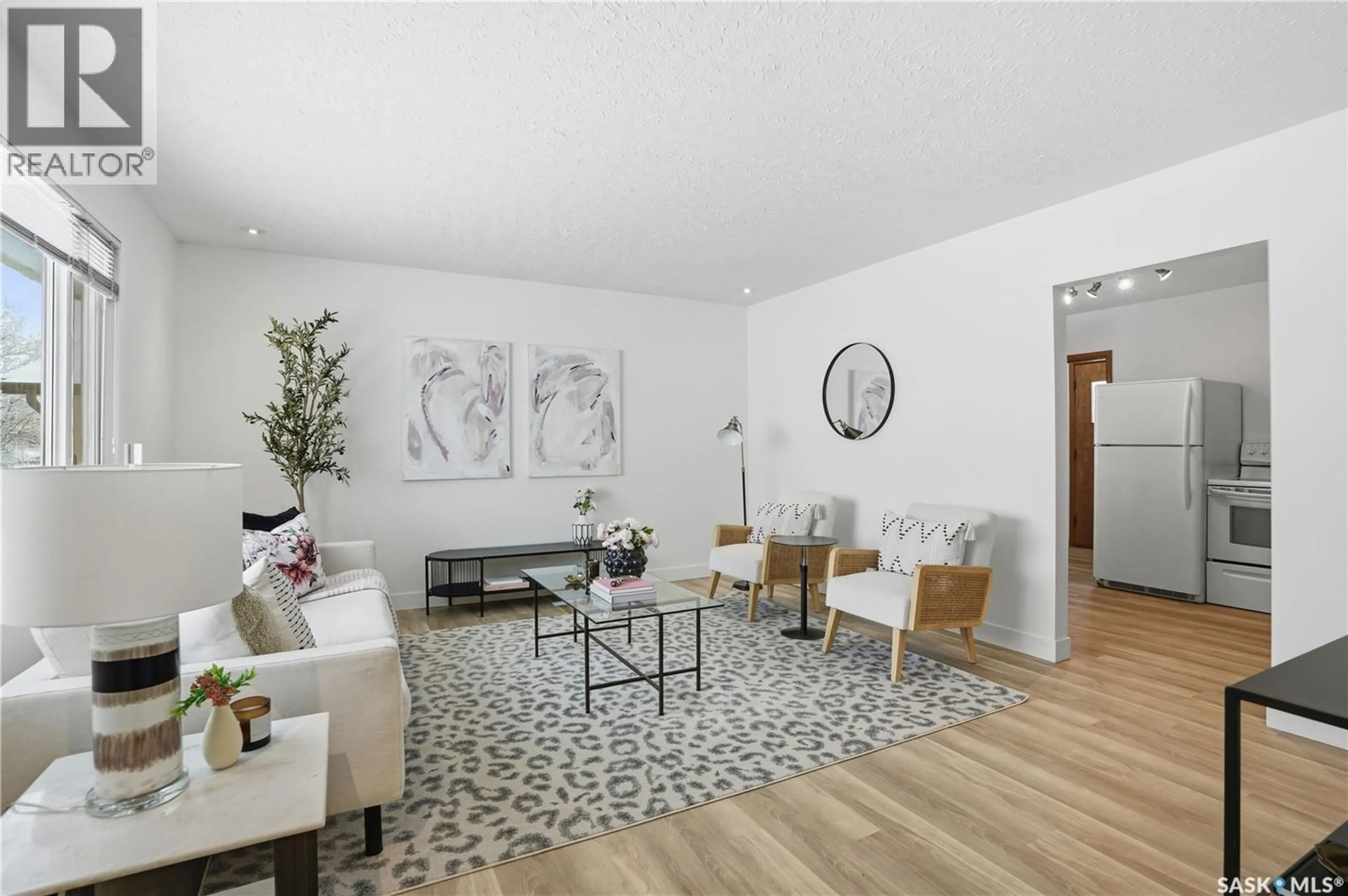 Living room with furniture, unknown for 513 W AVENUE, Saskatoon Saskatchewan S7L3H2