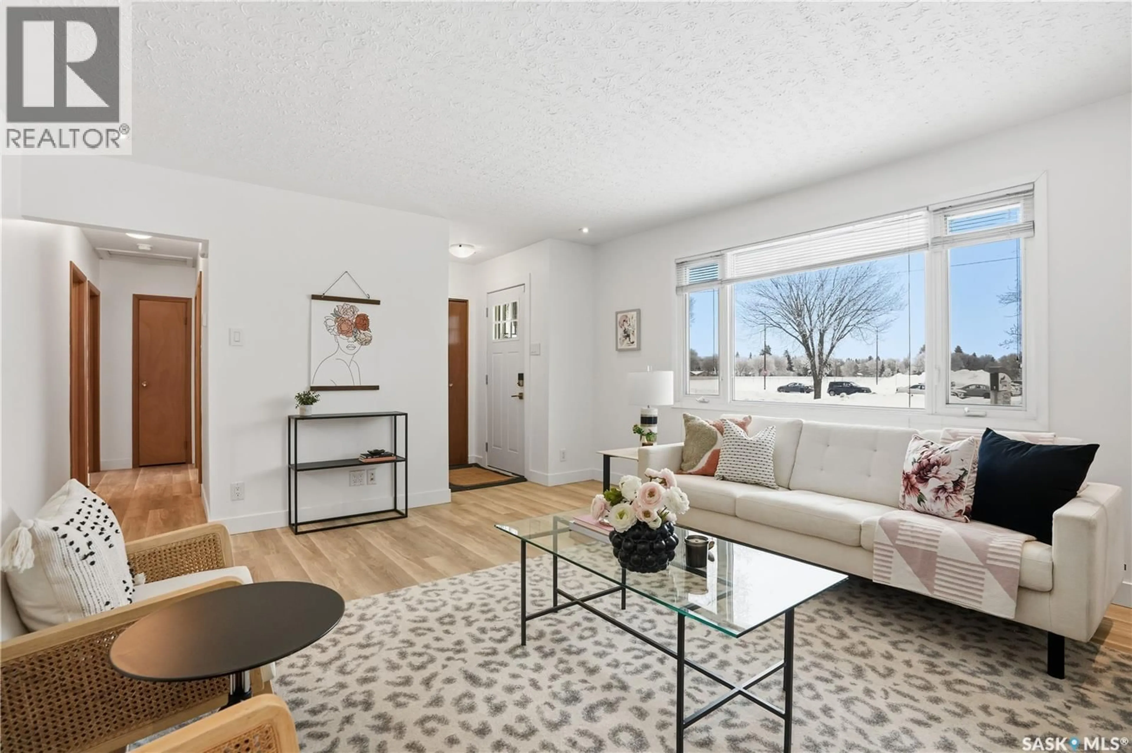 Living room with furniture, unknown for 513 W AVENUE, Saskatoon Saskatchewan S7L3H2