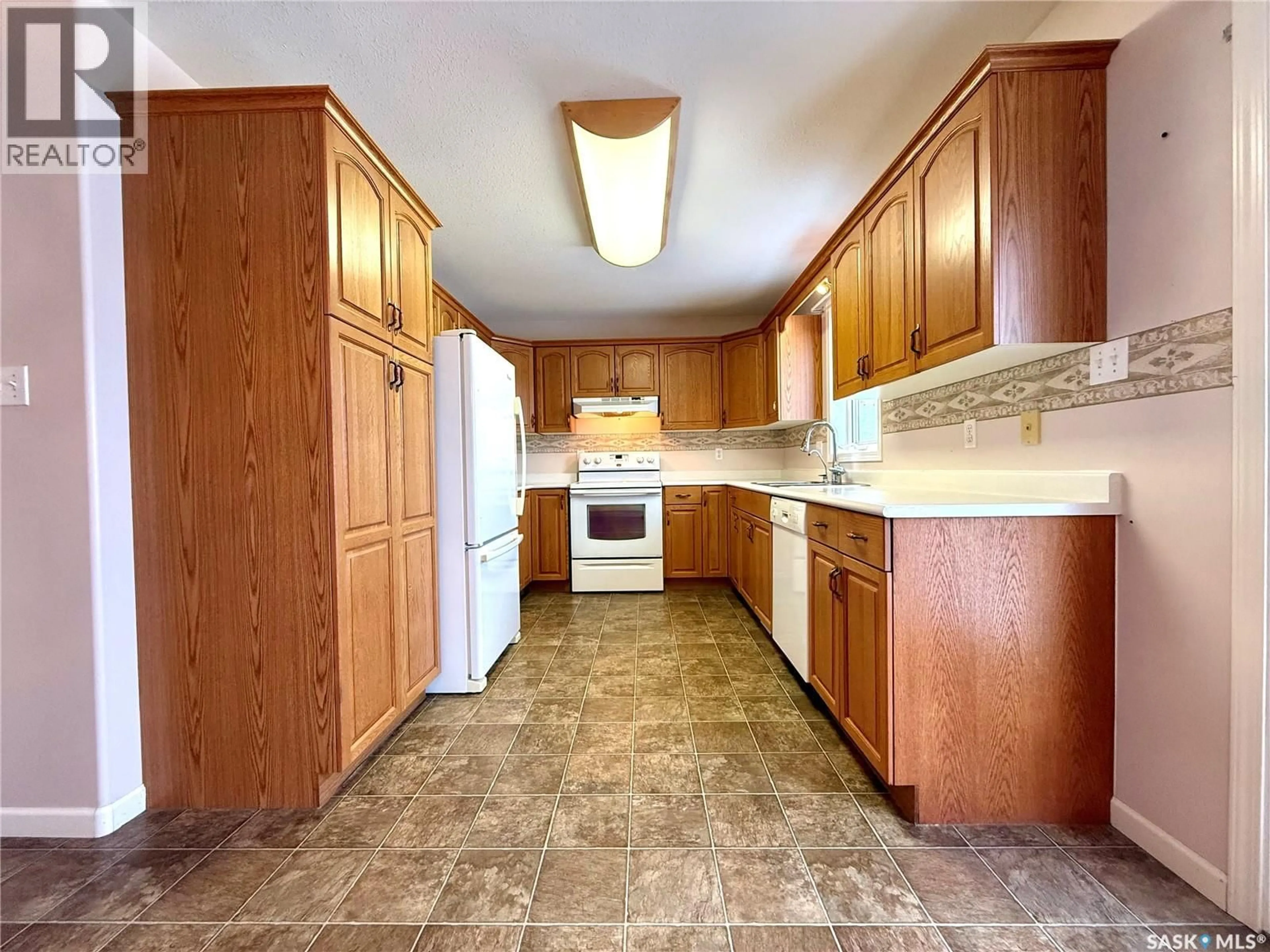 Standard kitchen, ceramic/tile floor for 68 RUSSELL DRIVE, Yorkton Saskatchewan S3N3W2