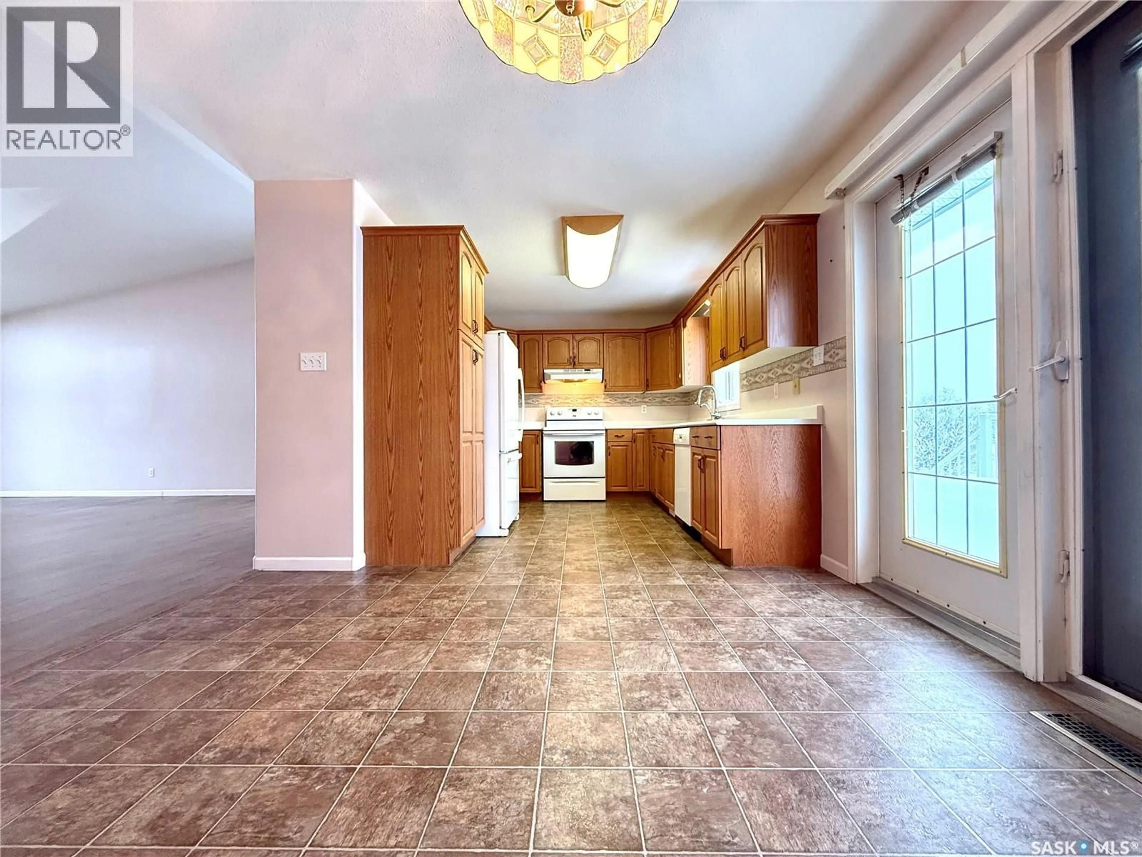 Open concept kitchen, ceramic/tile floor for 68 RUSSELL DRIVE, Yorkton Saskatchewan S3N3W2