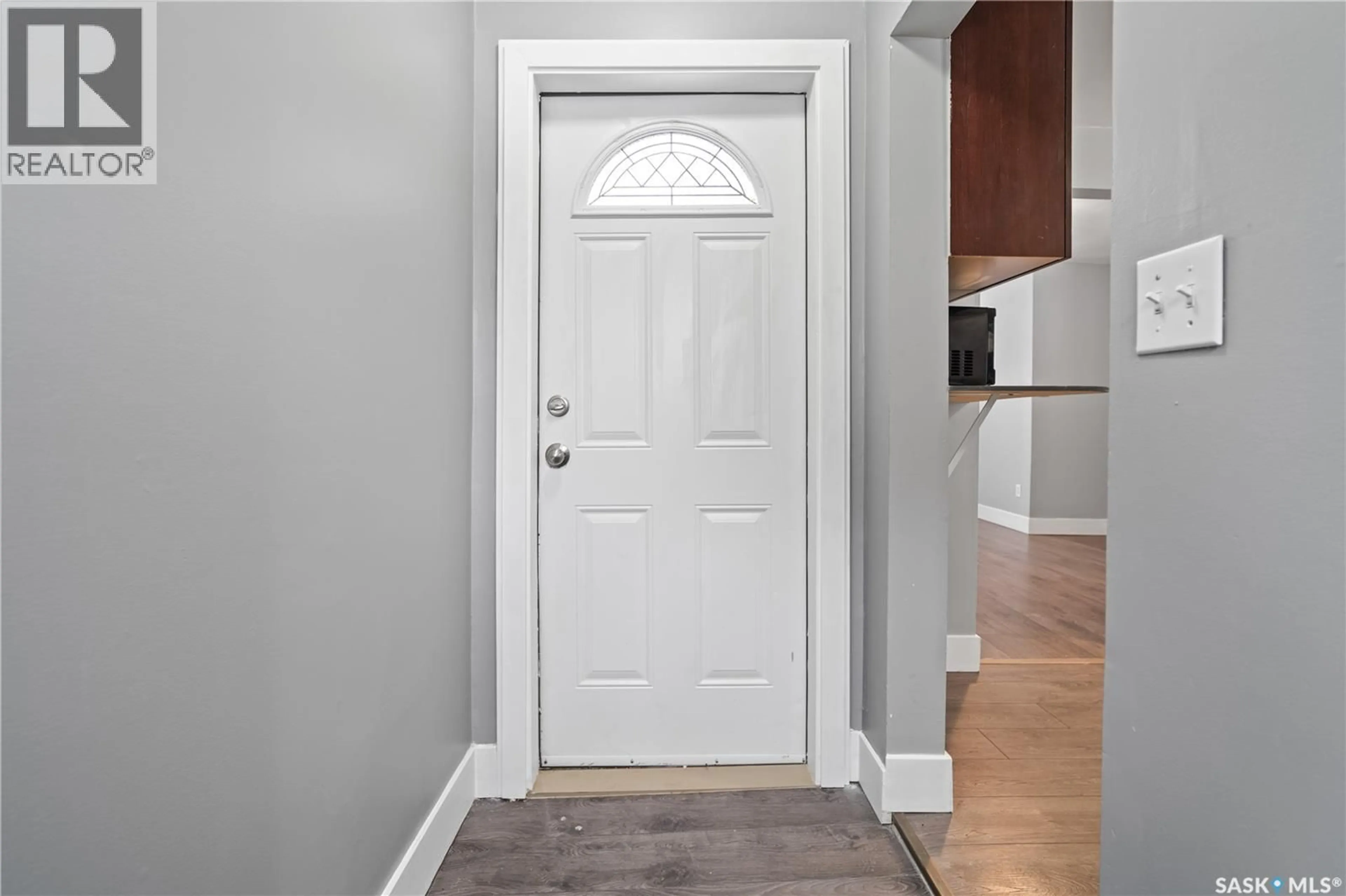 Indoor entryway for 1917 WALLACE STREET, Regina Saskatchewan S4N4A1