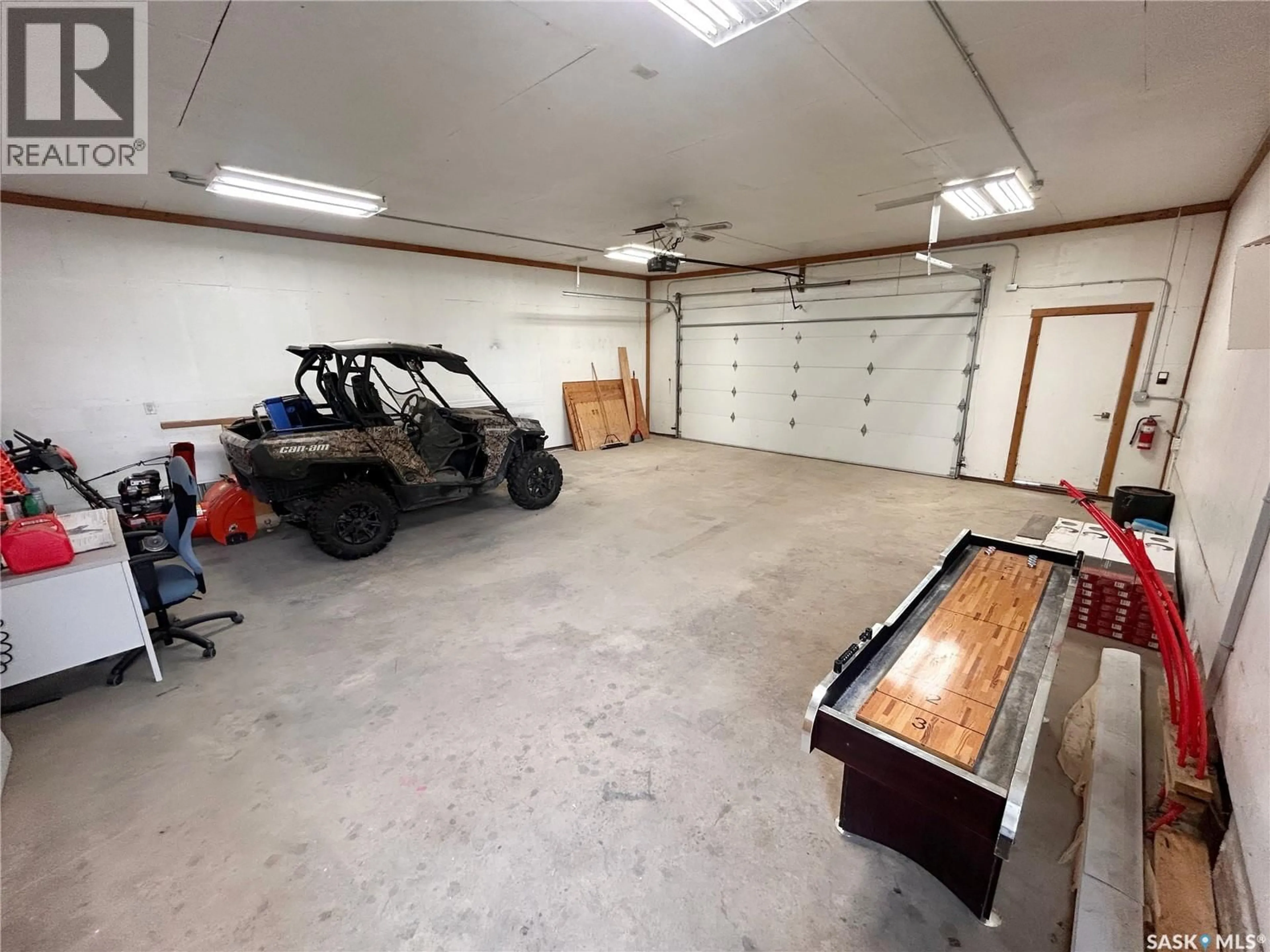Indoor garage for 107 CLEMENTS AVENUE, Wawota Saskatchewan S0G5A0