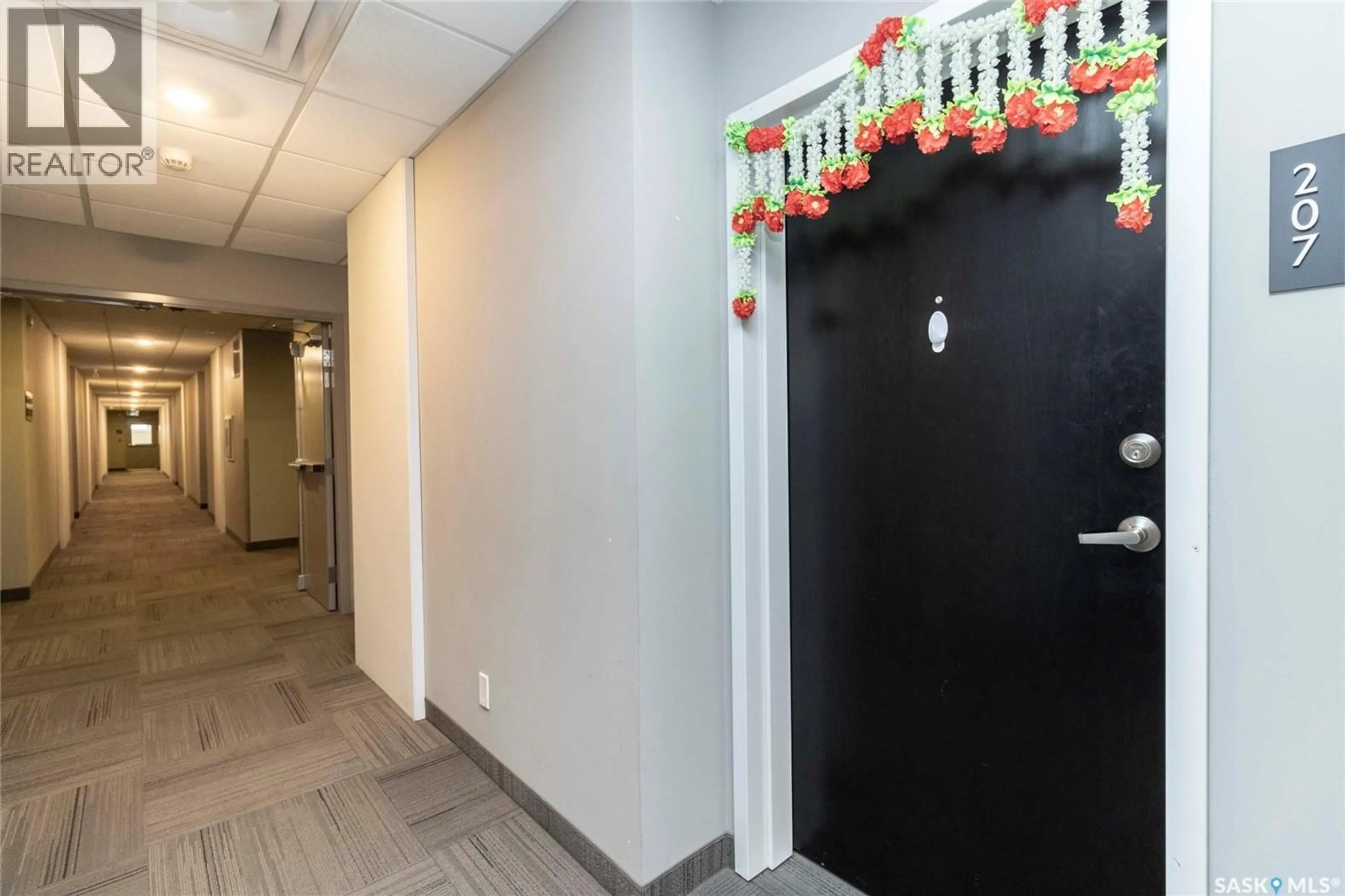 Indoor foyer for 207 - 720 BALTZAN TERRACE, Saskatoon Saskatchewan S7W0W6