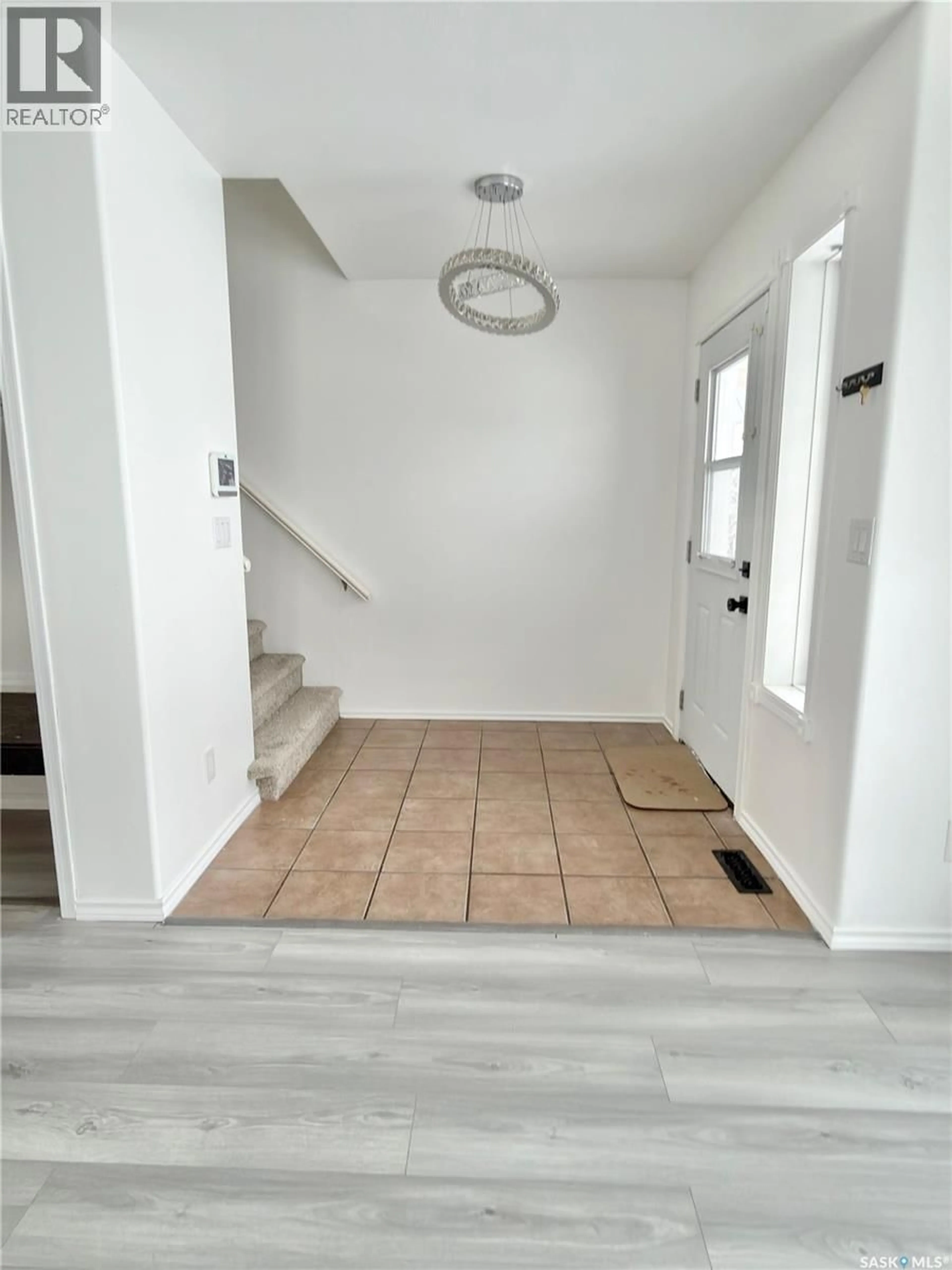 Indoor entryway for 538 CARTER WAY, Saskatoon Saskatchewan S7L7J1