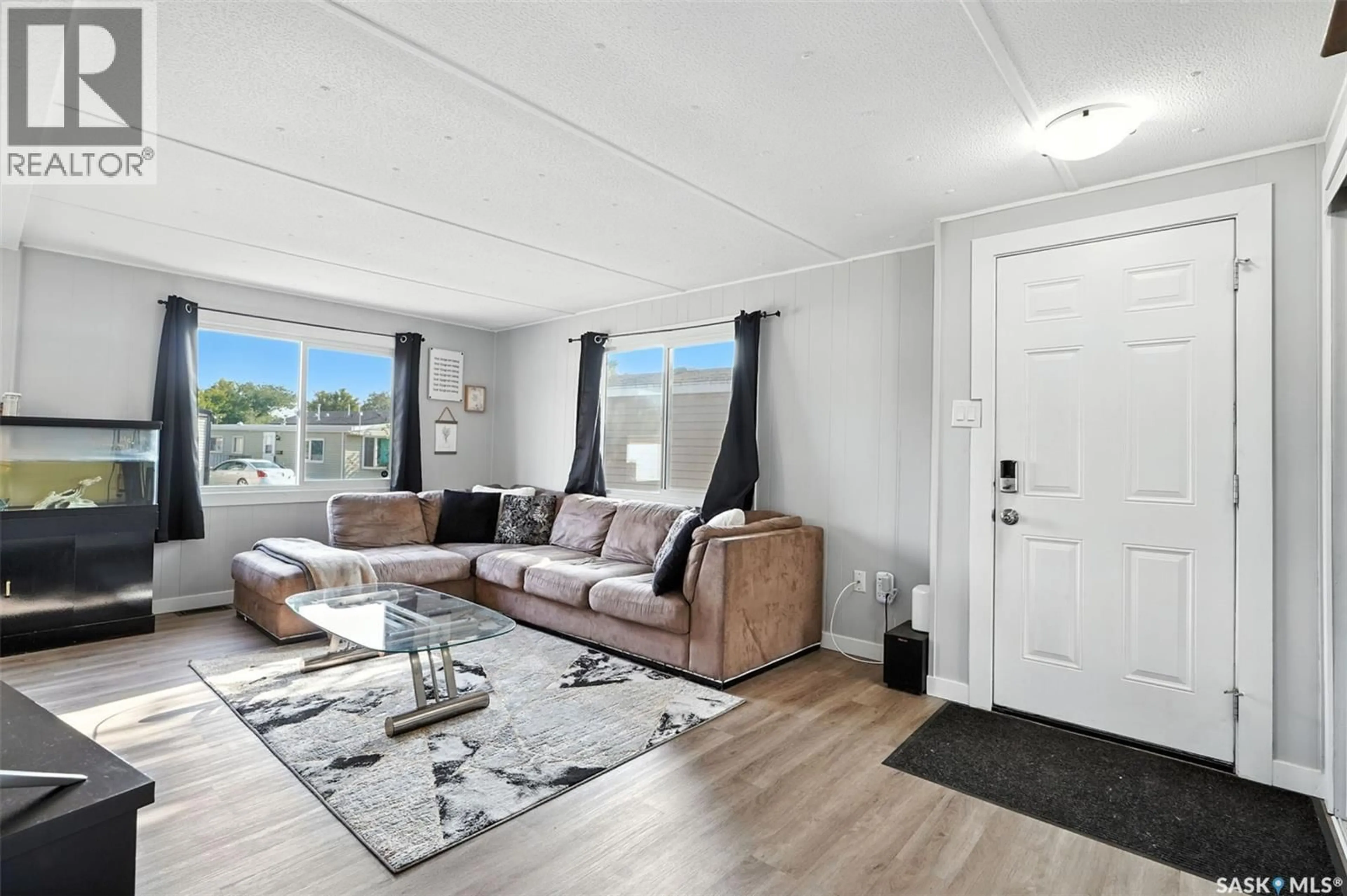 Living room with furniture, unknown for 121 219 GRANT STREET, Saskatoon Saskatchewan S7N2A5