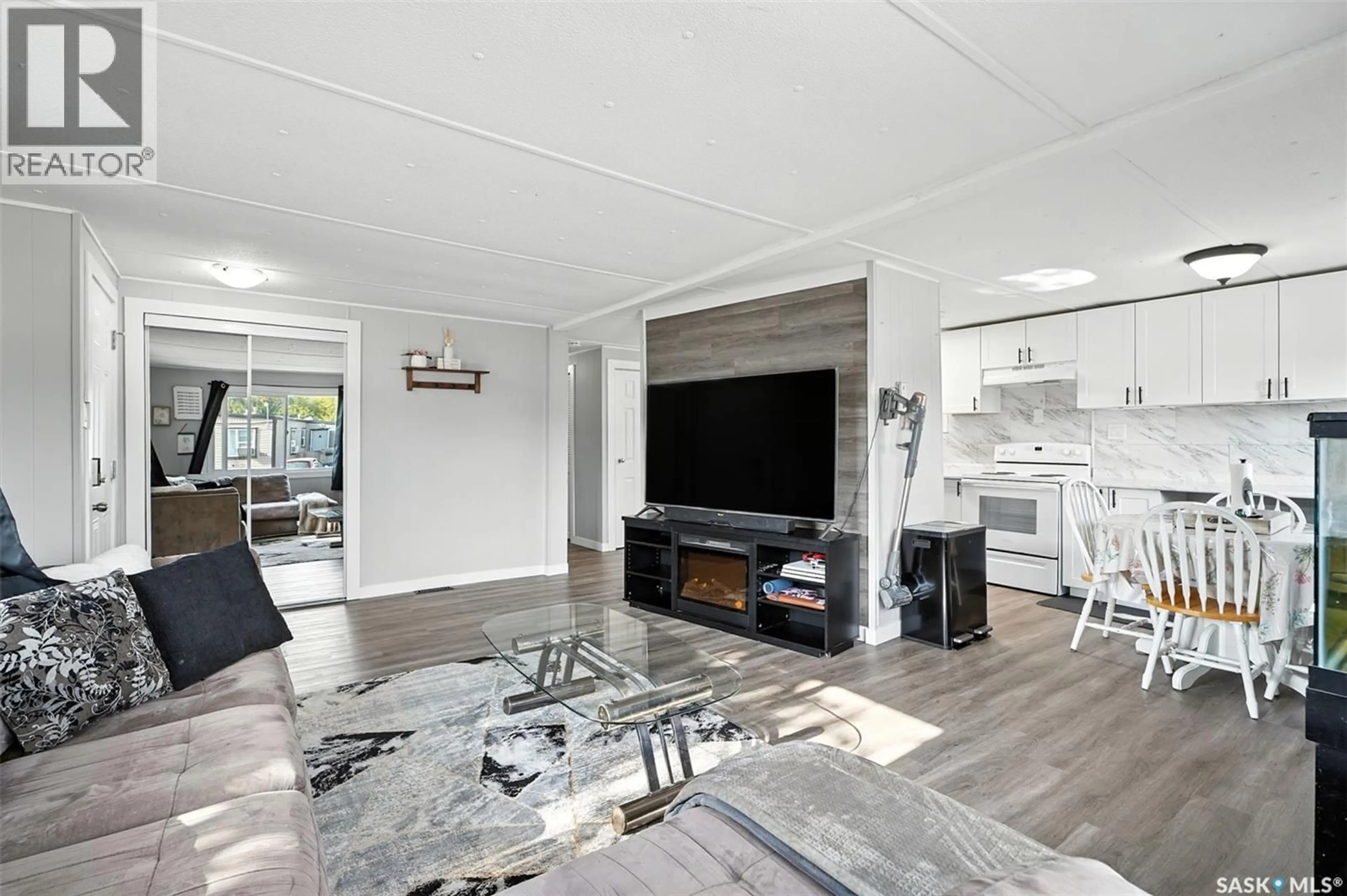 Living room with furniture, unknown for 121 219 GRANT STREET, Saskatoon Saskatchewan S7N2A5