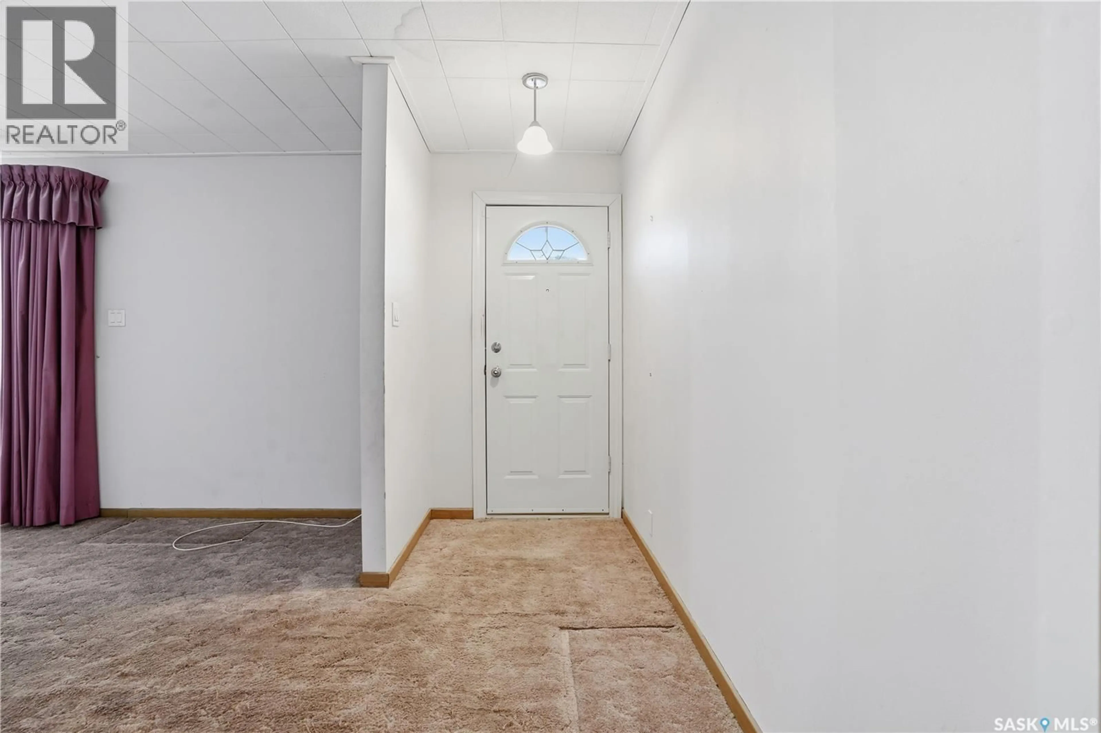 Indoor entryway for 4708 4TH AVENUE, Regina Saskatchewan S4T0J1