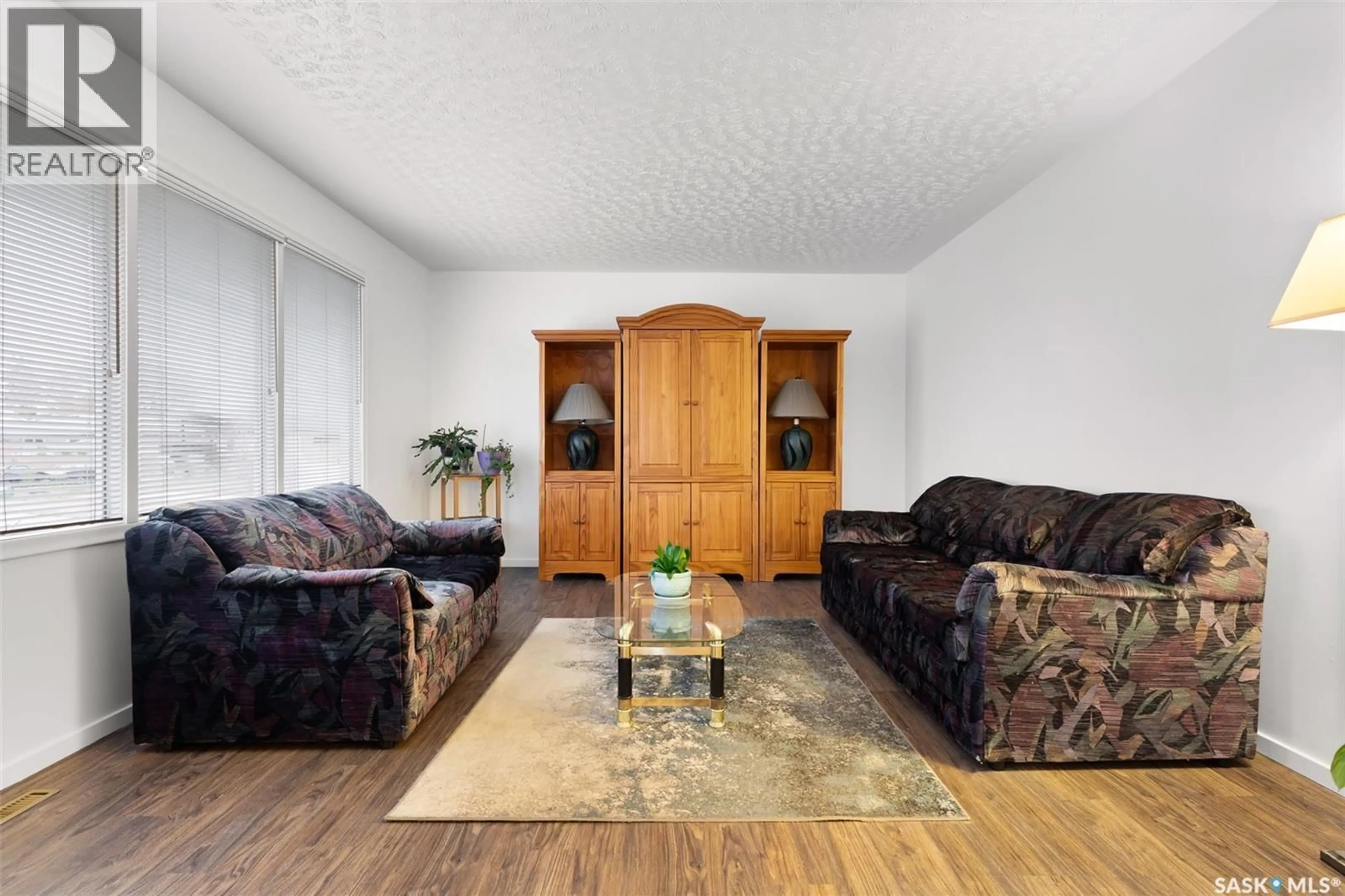 Living room with furniture, unknown for 1020 9TH AVENUE, Regina Saskatchewan S4N0H3