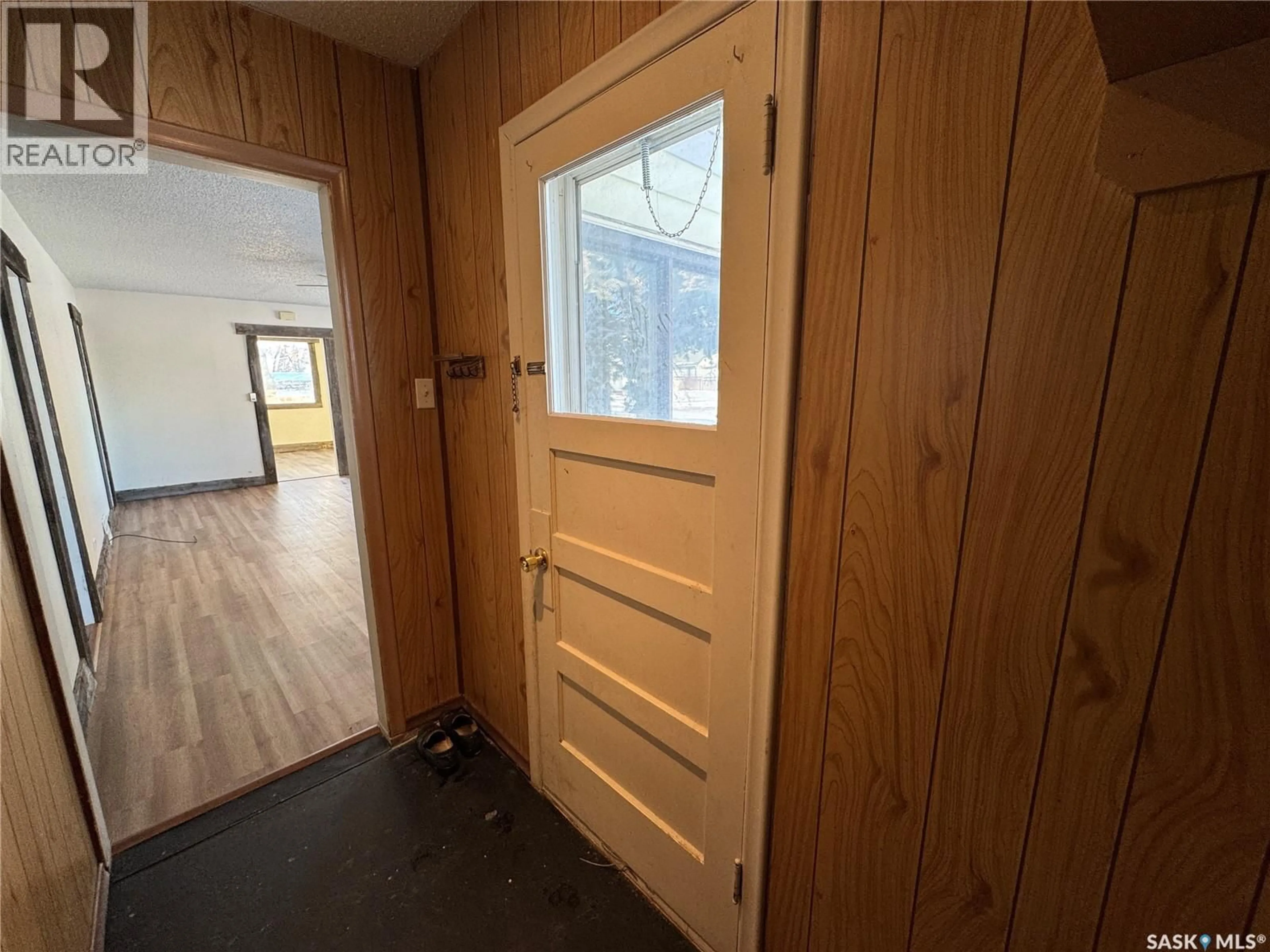 Indoor entryway for 502 3RD AVENUE, Biggar Saskatchewan S0K0M0