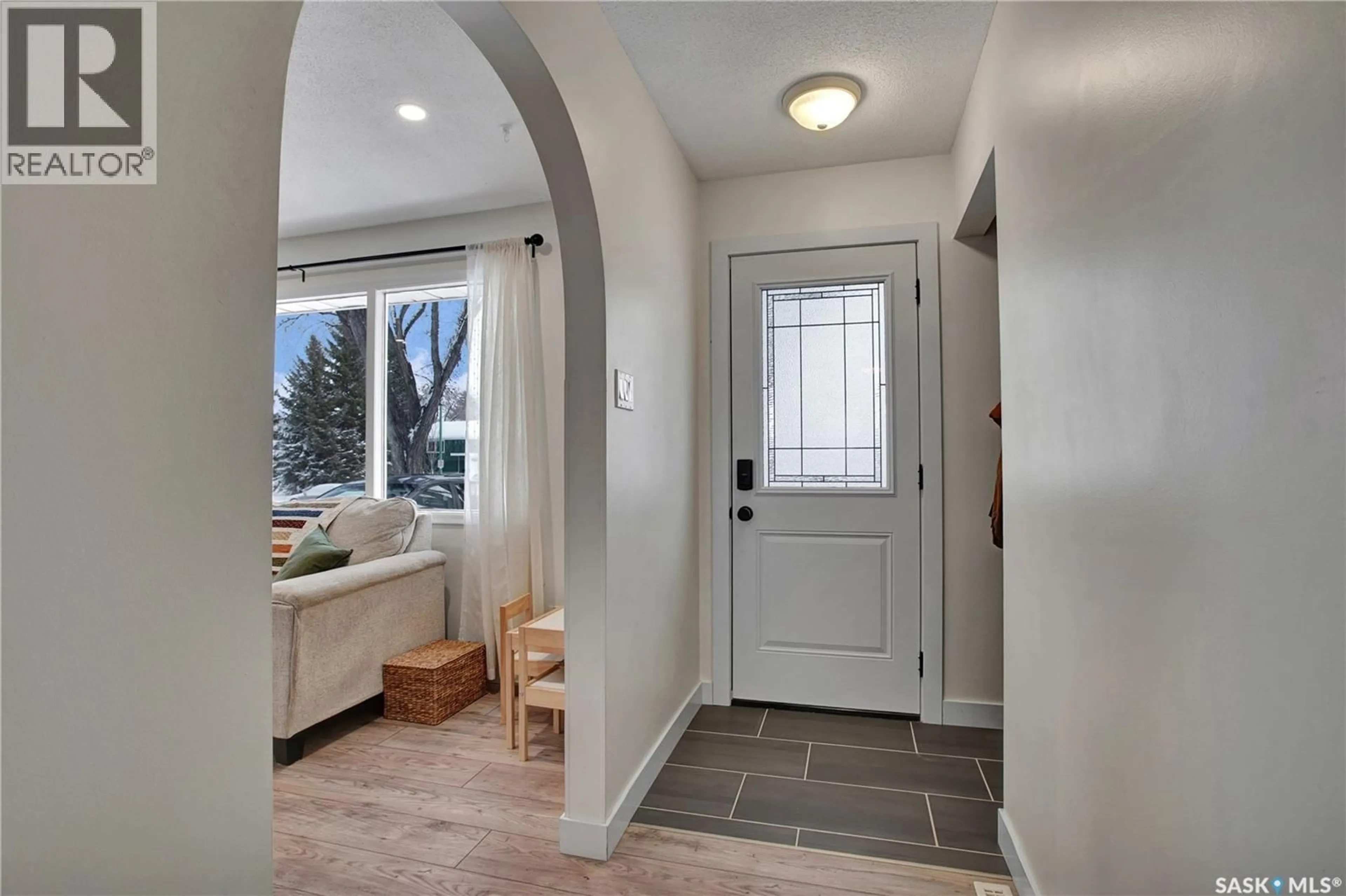 Indoor entryway for 1814 RICHARDSON ROAD, Saskatoon Saskatchewan S7L4B5