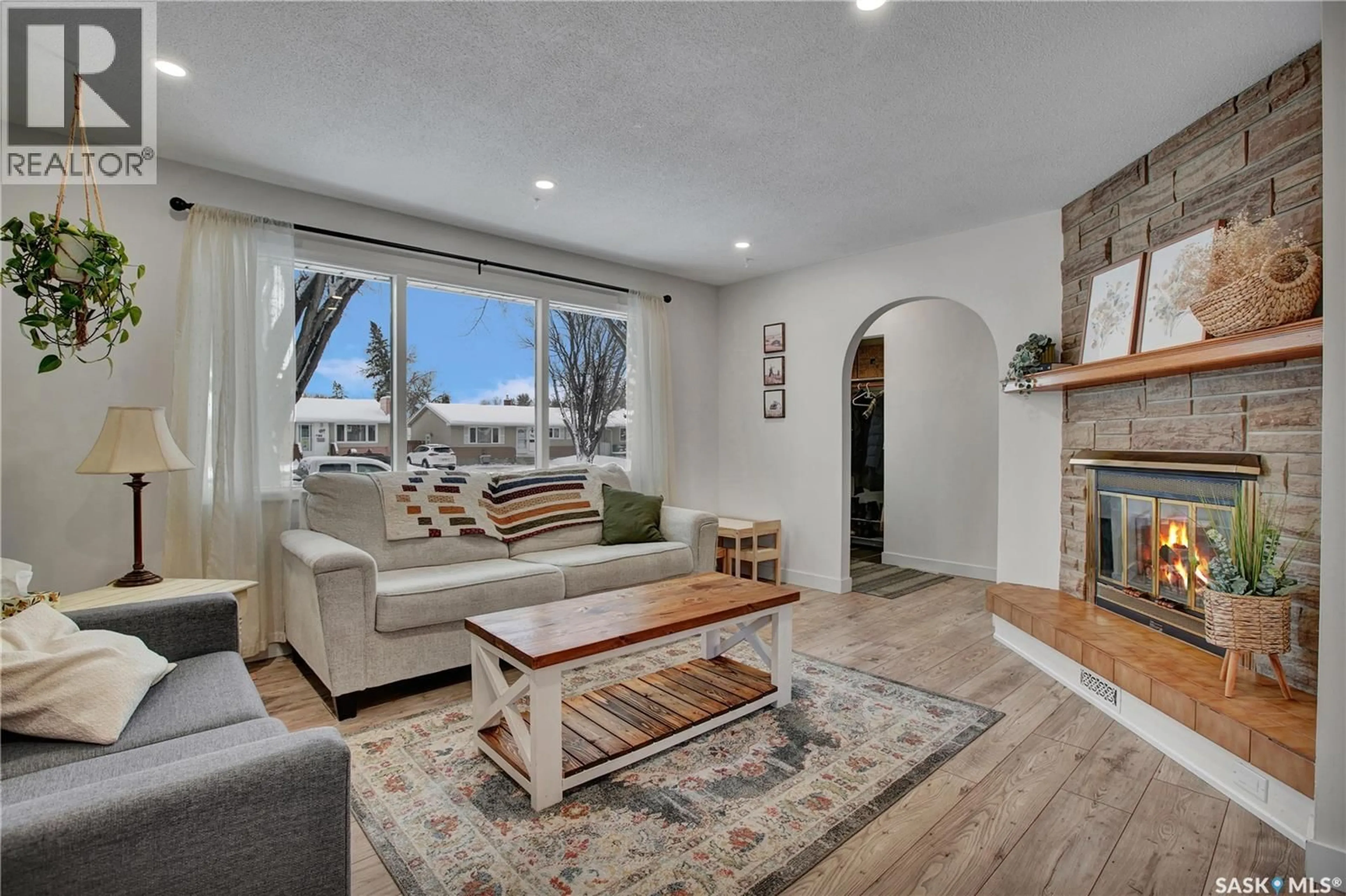 Living room with furniture, unknown for 1814 RICHARDSON ROAD, Saskatoon Saskatchewan S7L4B5