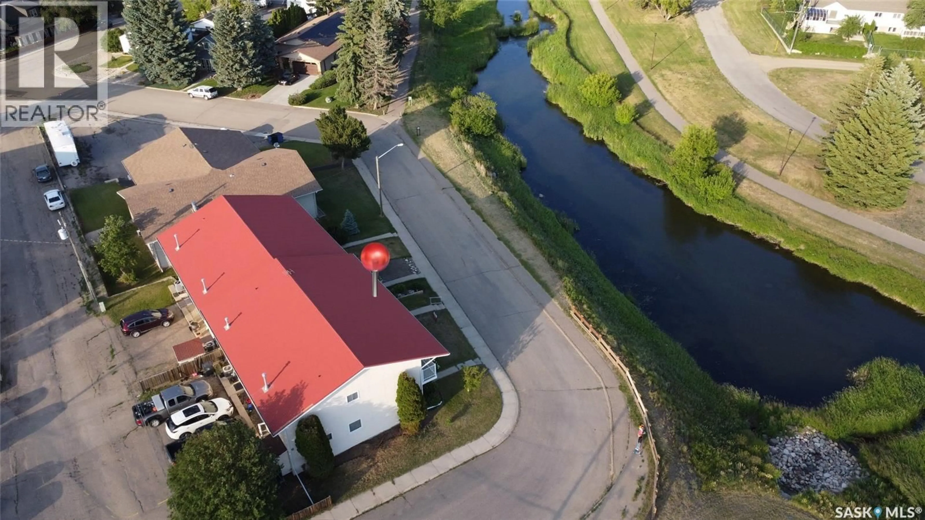 A pic from outside/outdoor area/front of a property/back of a property/a pic from drone, water/lake/river/ocean view for 520 BRAY STREET E, Swift Current Saskatchewan S9H4E3