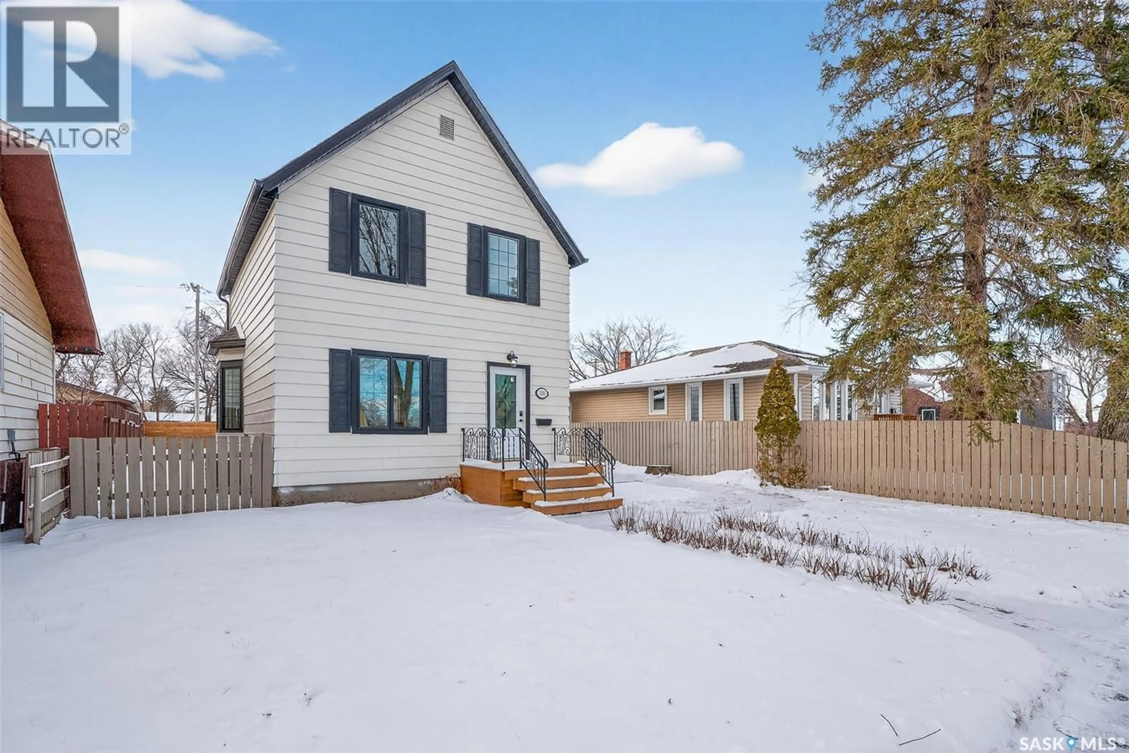 A pic from outside/outdoor area/front of a property/back of a property/a pic from drone, street for 326 MAIN STREET, Moose Jaw Saskatchewan S6H4V3