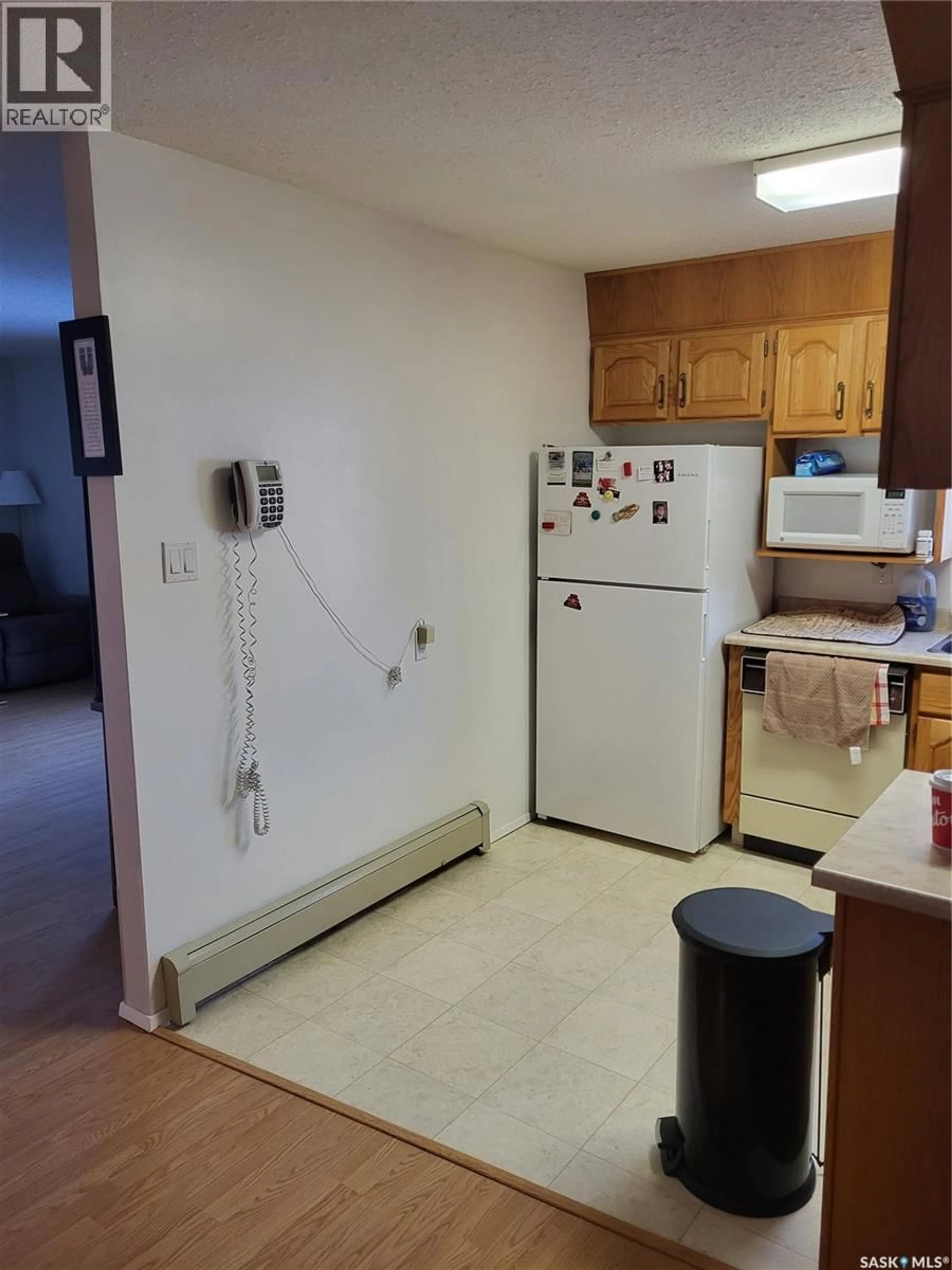 Standard kitchen, floor is not visible for 106 - 3130 LOUISE STREET, Saskatoon Saskatchewan S7J3L8