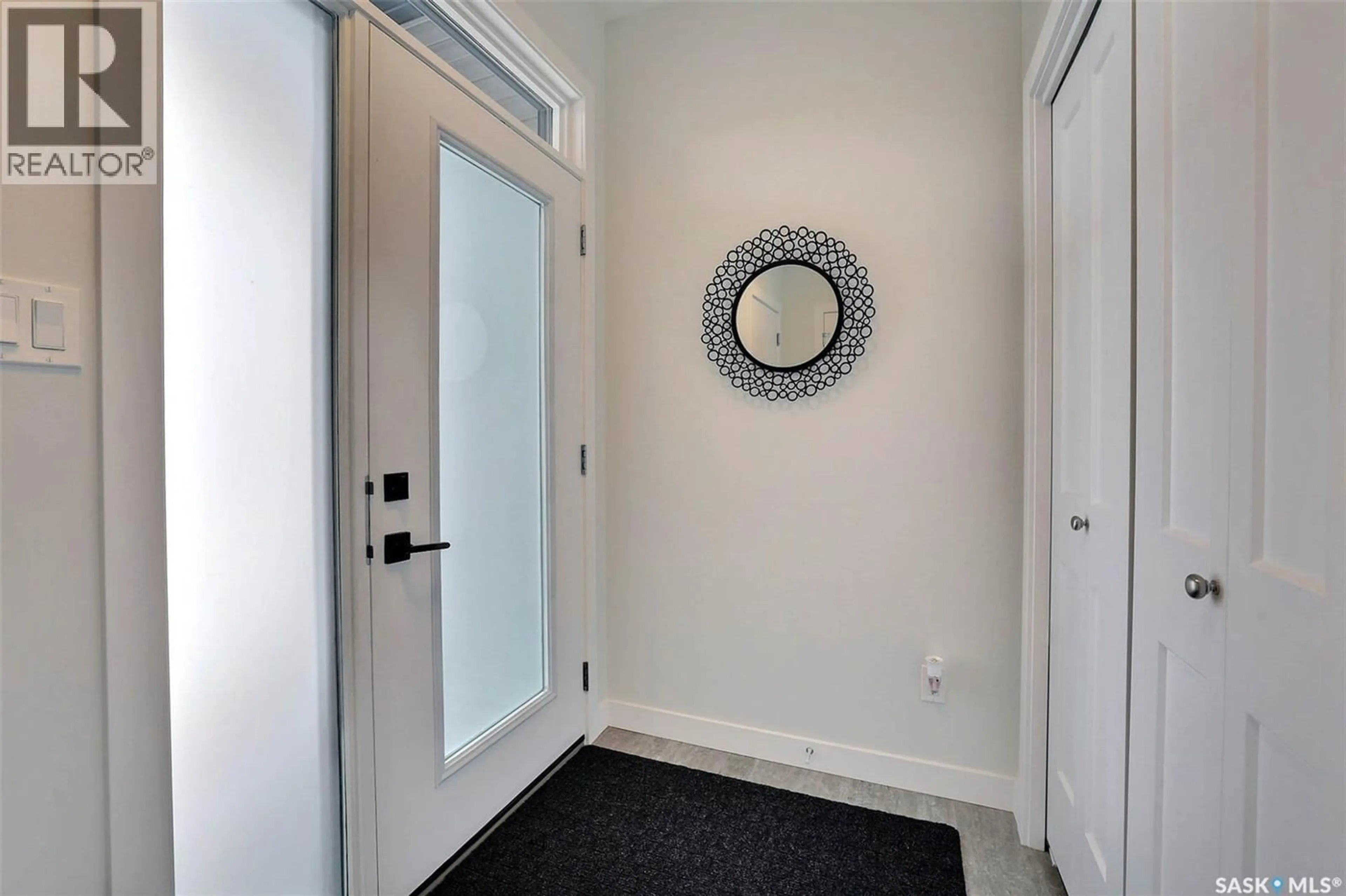 Indoor entryway for 142 3960 GREEN FALLS DRIVE, Regina Saskatchewan S4V3T5