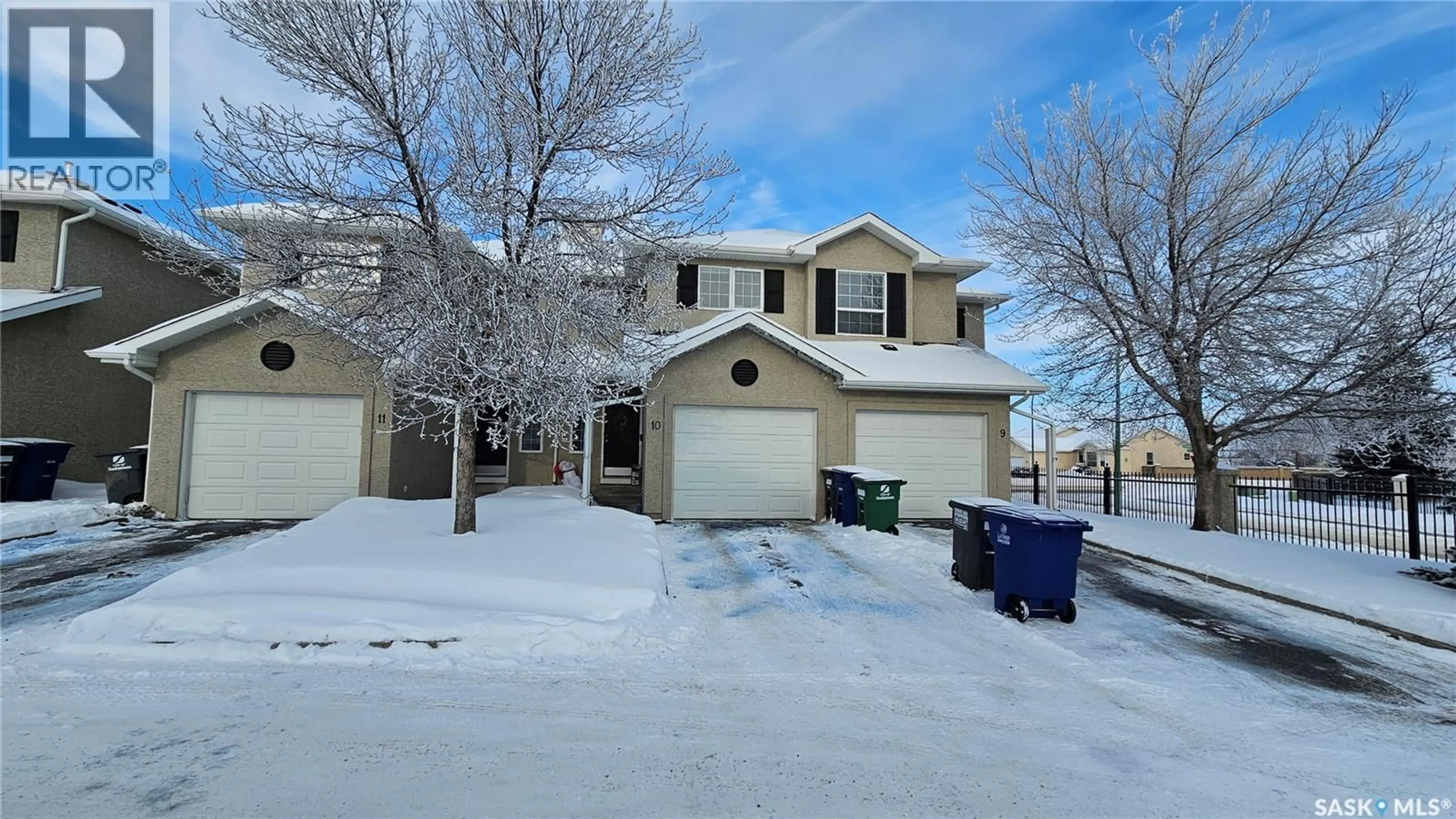 A pic from outside/outdoor area/front of a property/back of a property/a pic from drone, street for 10 103 BANYAN CRESCENT, Saskatoon Saskatchewan S7V1G2