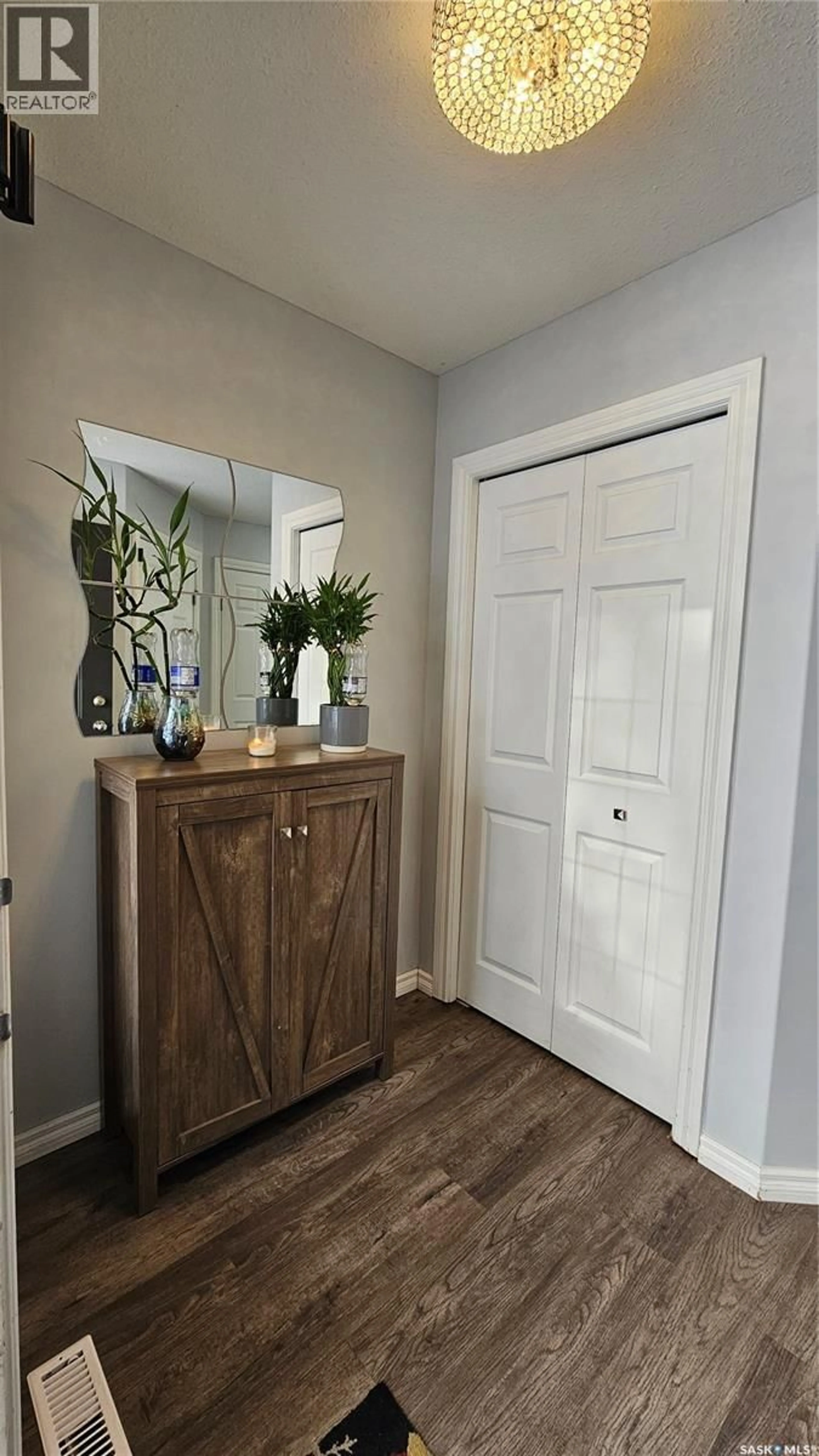 Indoor entryway for 10 103 BANYAN CRESCENT, Saskatoon Saskatchewan S7V1G2