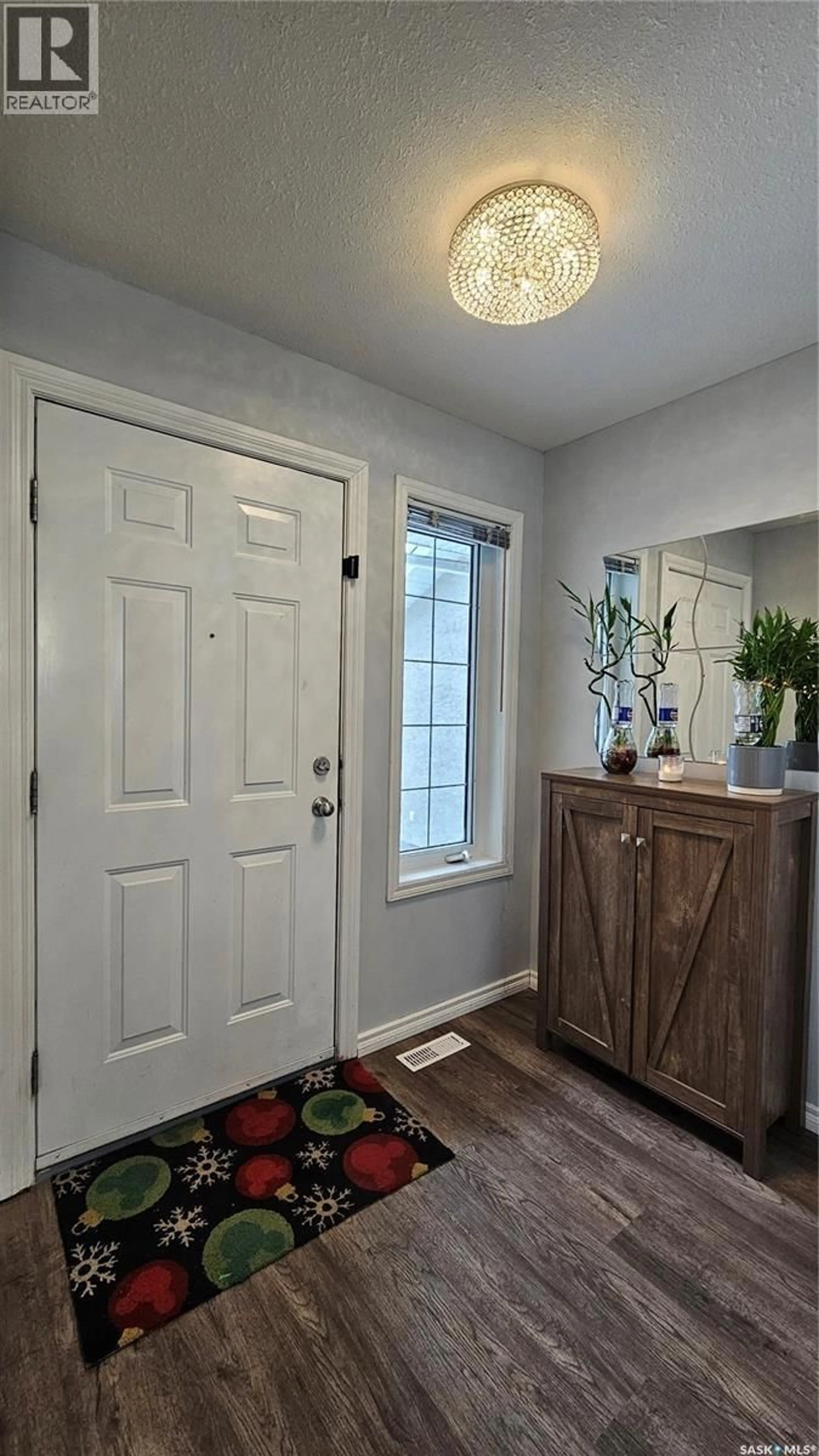 Indoor entryway for 10 103 BANYAN CRESCENT, Saskatoon Saskatchewan S7V1G2