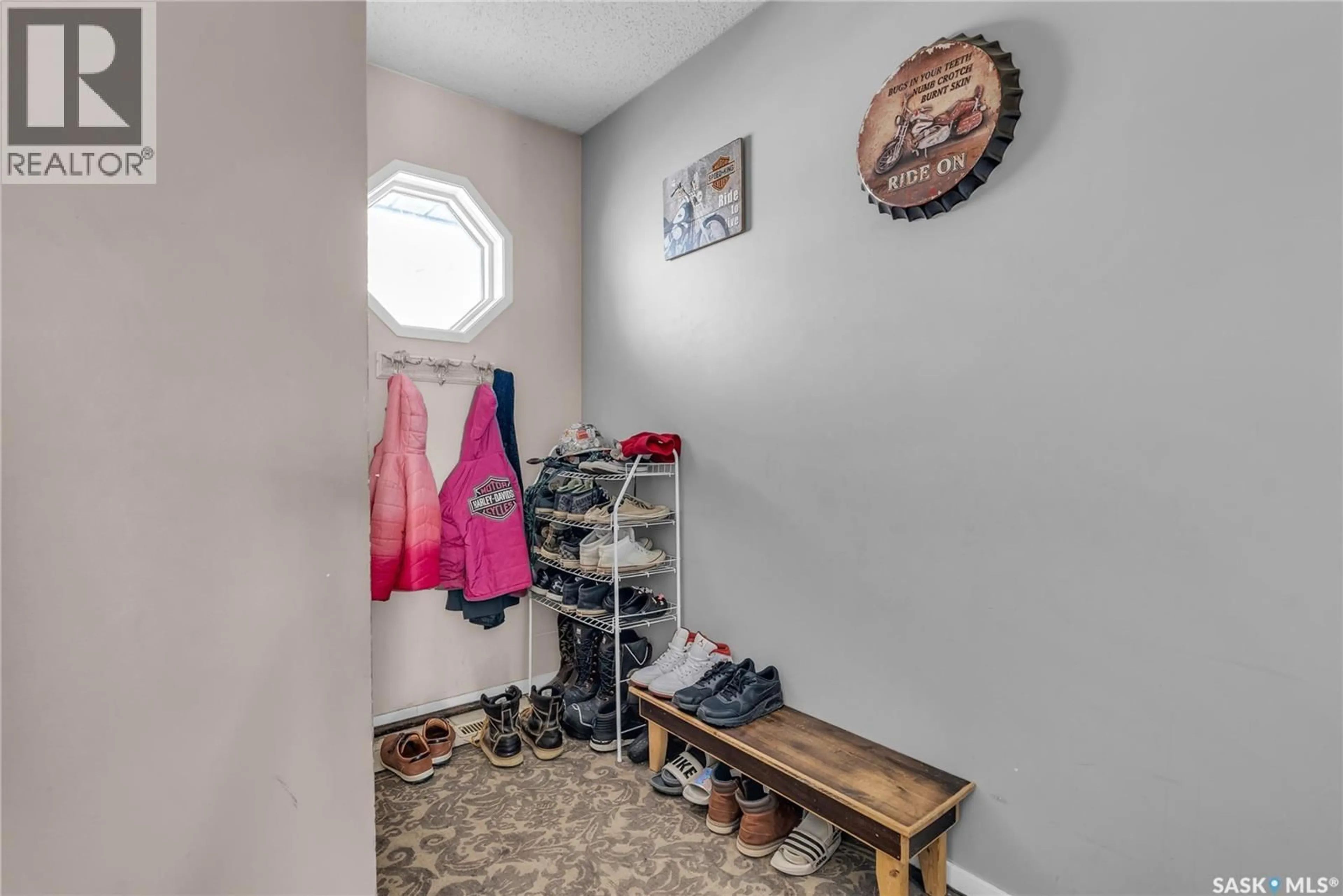 Indoor entryway for 442-444 RUSSELL ROAD, Saskatoon Saskatchewan S7K6K9