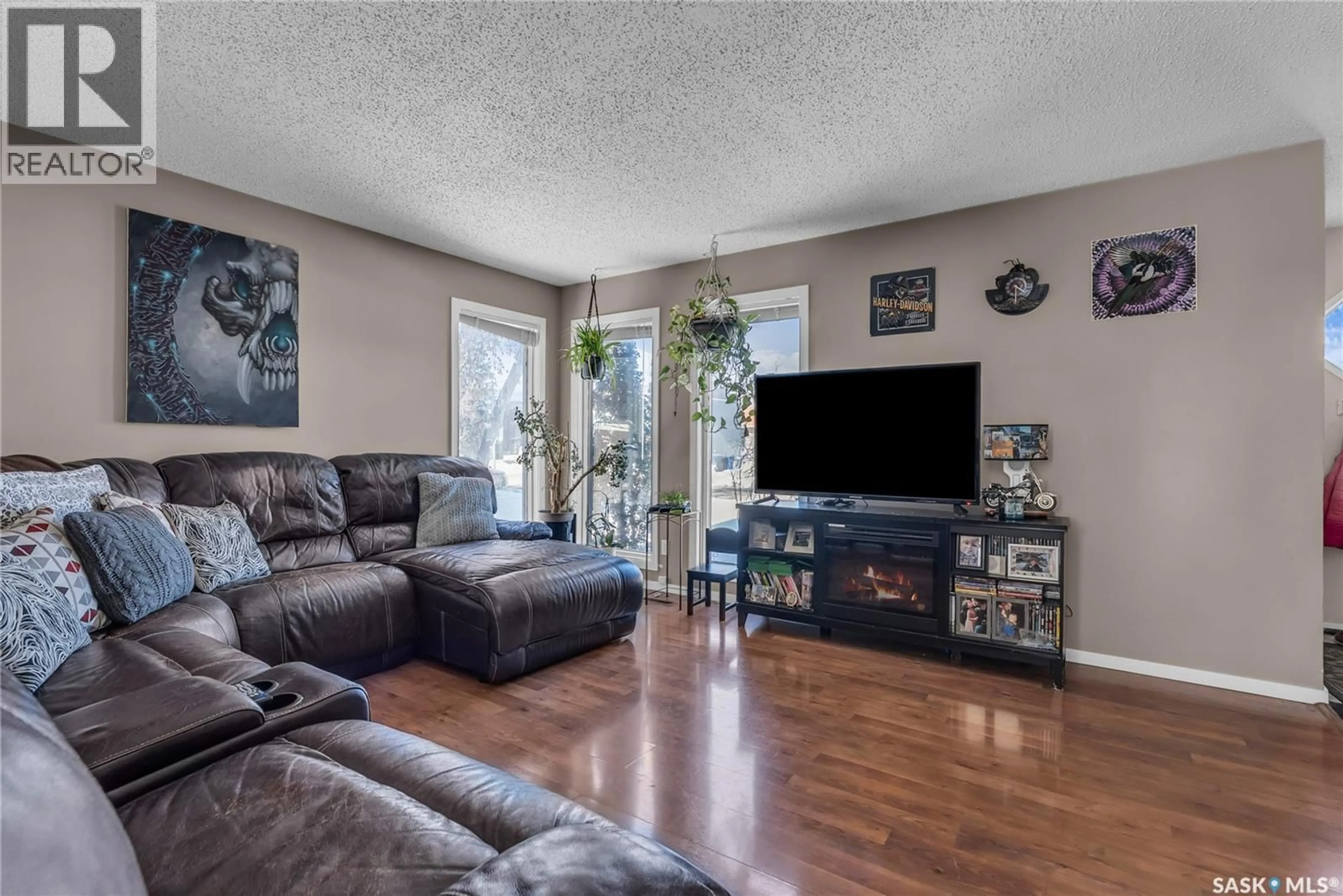 Living room with furniture, unknown for 442-444 RUSSELL ROAD, Saskatoon Saskatchewan S7K6K9