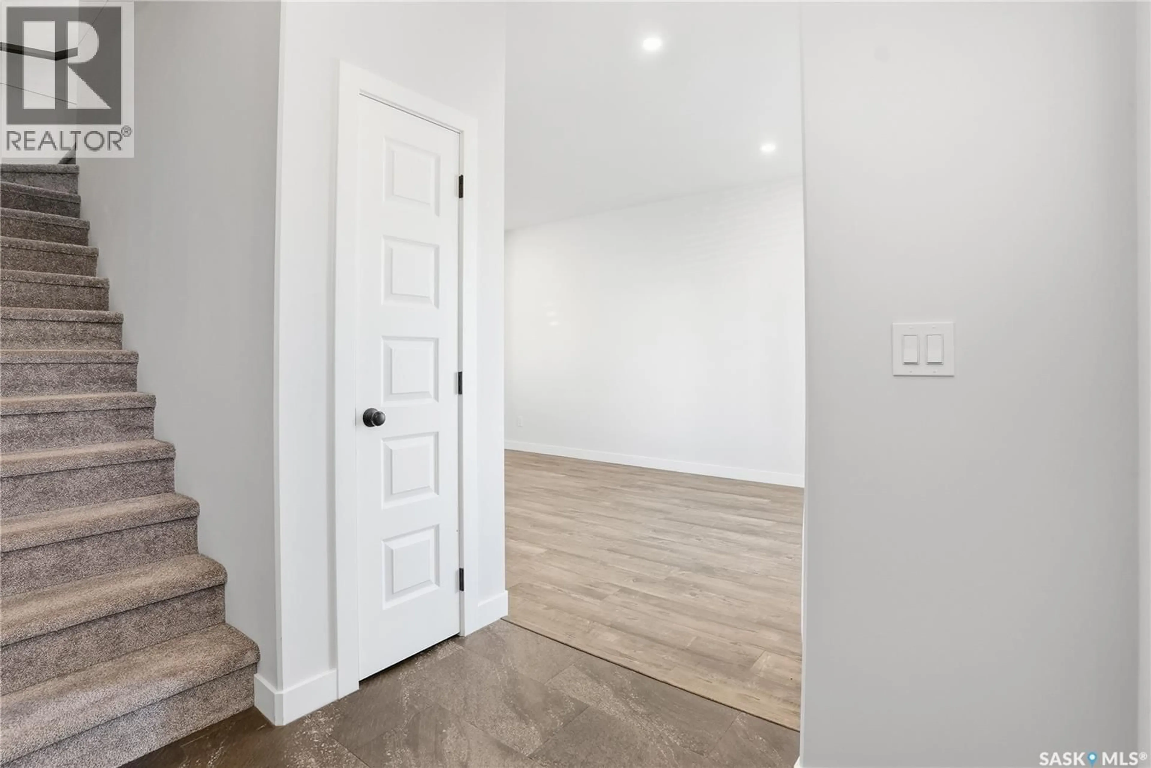 Indoor entryway for 966 MCFAULL MANOR, Saskatoon Saskatchewan S7V0S6