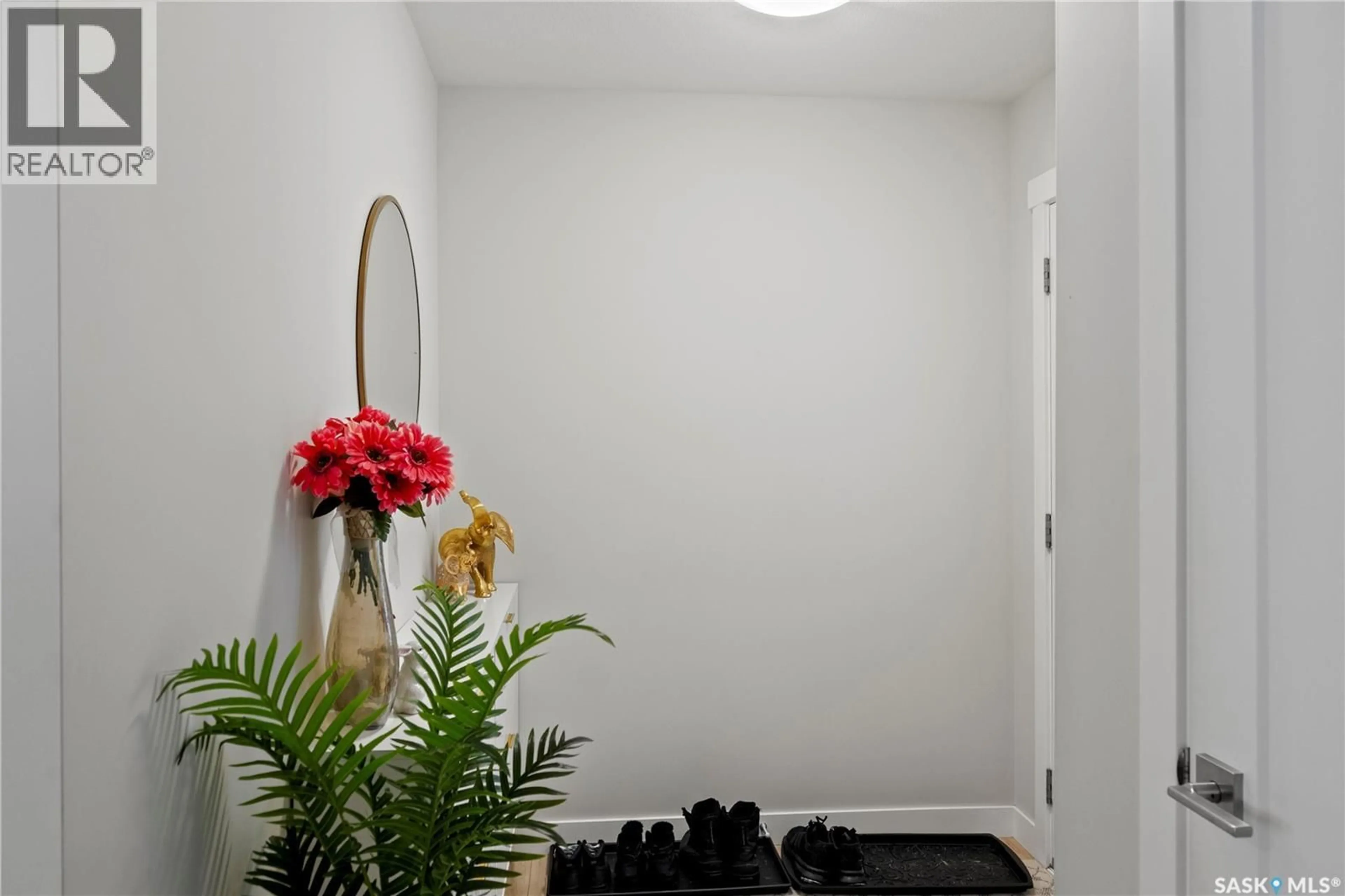 Indoor entryway for 4000 WATERER STREET, Regina Saskatchewan S4W0N3