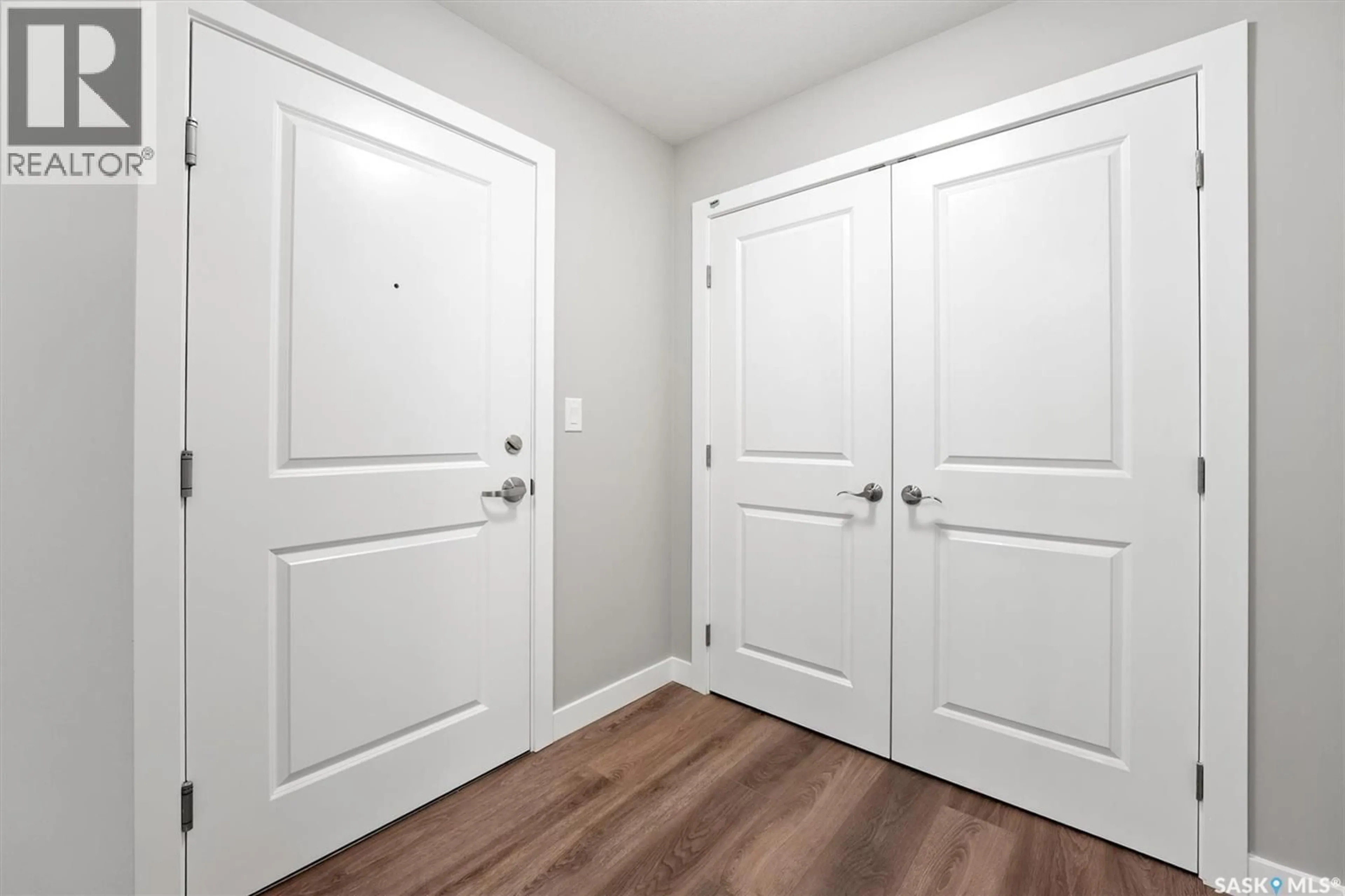 Indoor entryway for 202 318 108TH STREET, Saskatoon Saskatchewan S7N1P8