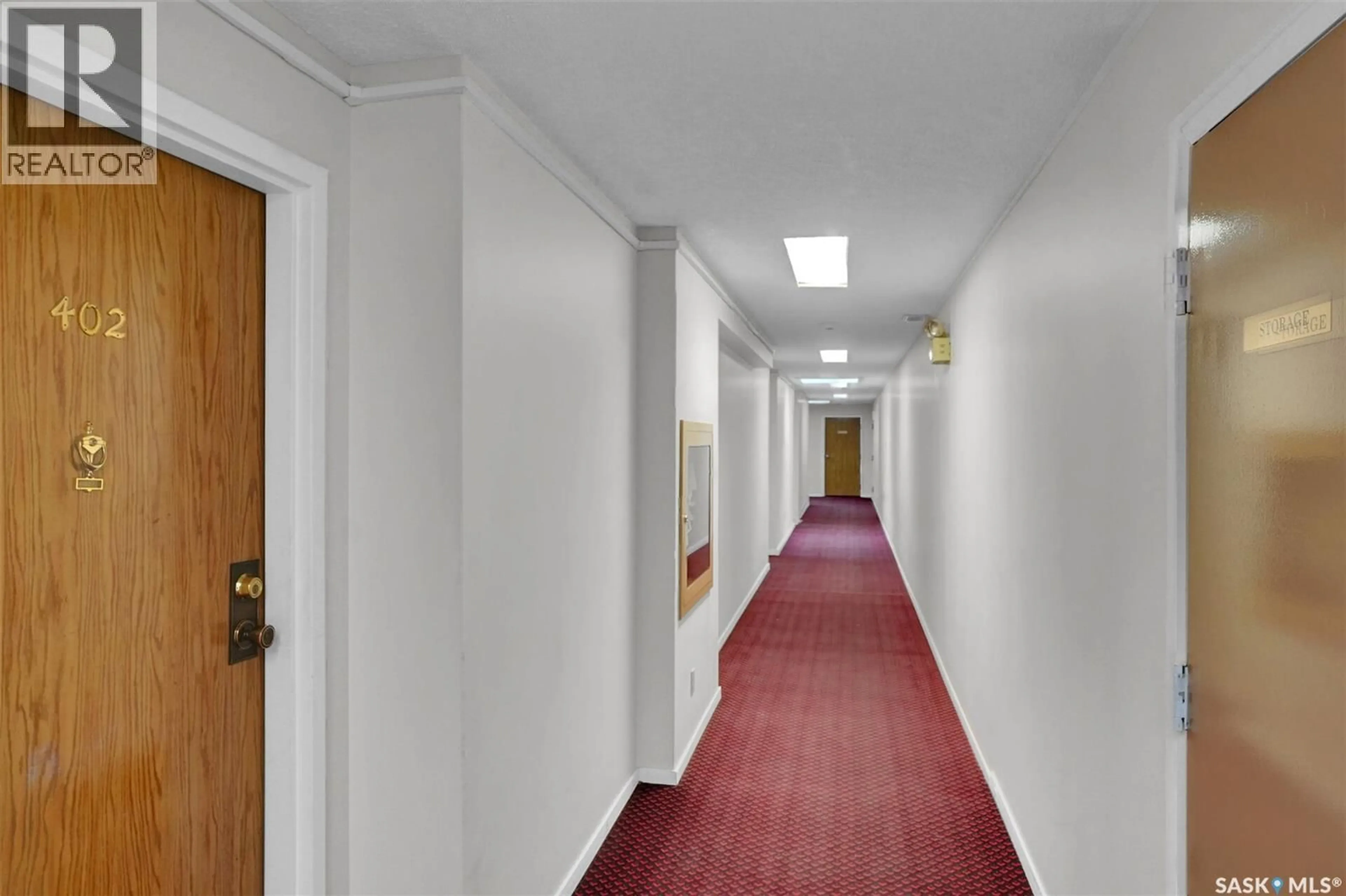 Indoor foyer for 402 - 2125 OSLER STREET, Regina Saskatchewan S4P4G9