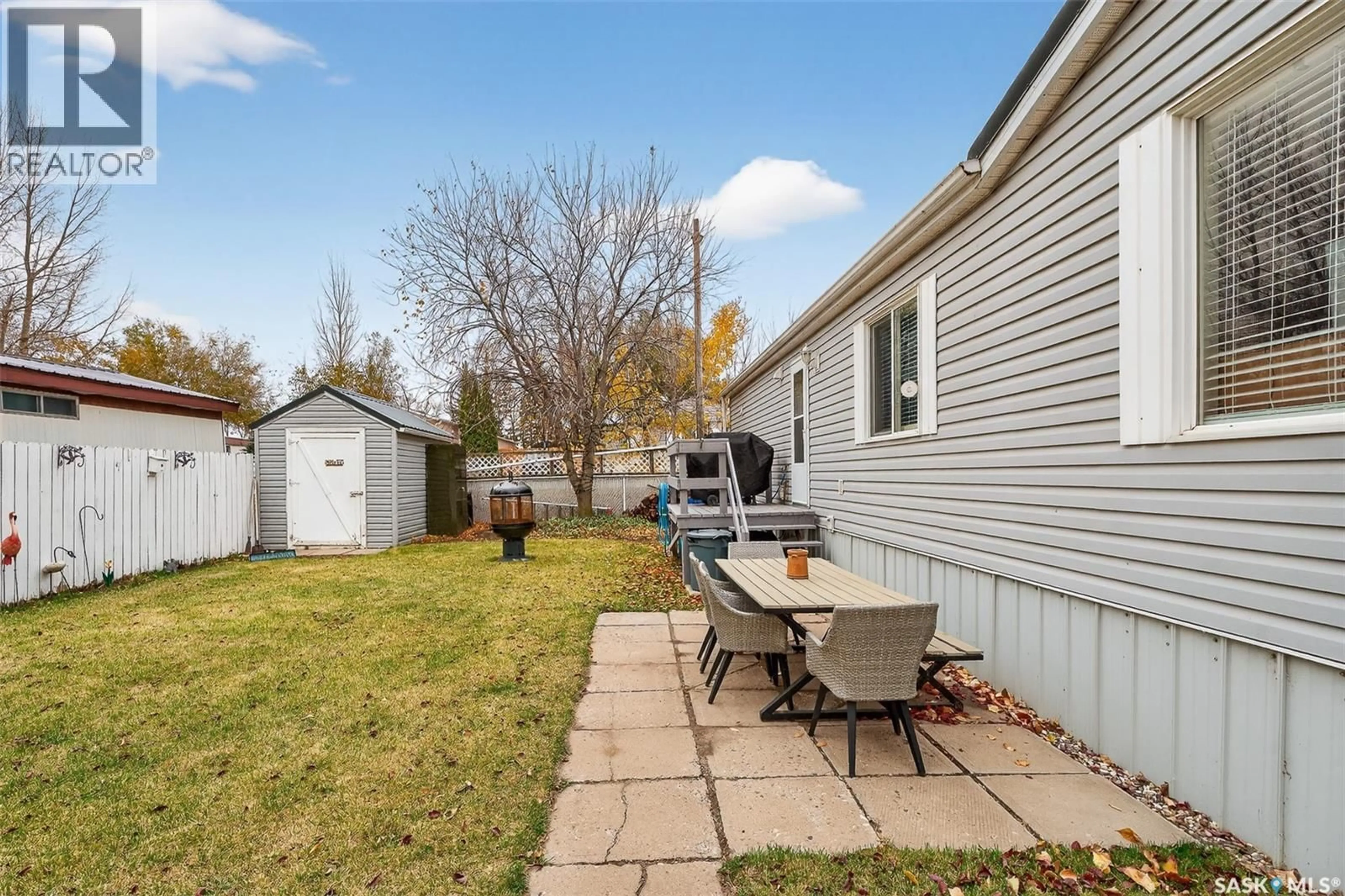 Patio, street for F5 - 1295 9TH AVENUE, Moose Jaw Saskatchewan S6J1C6