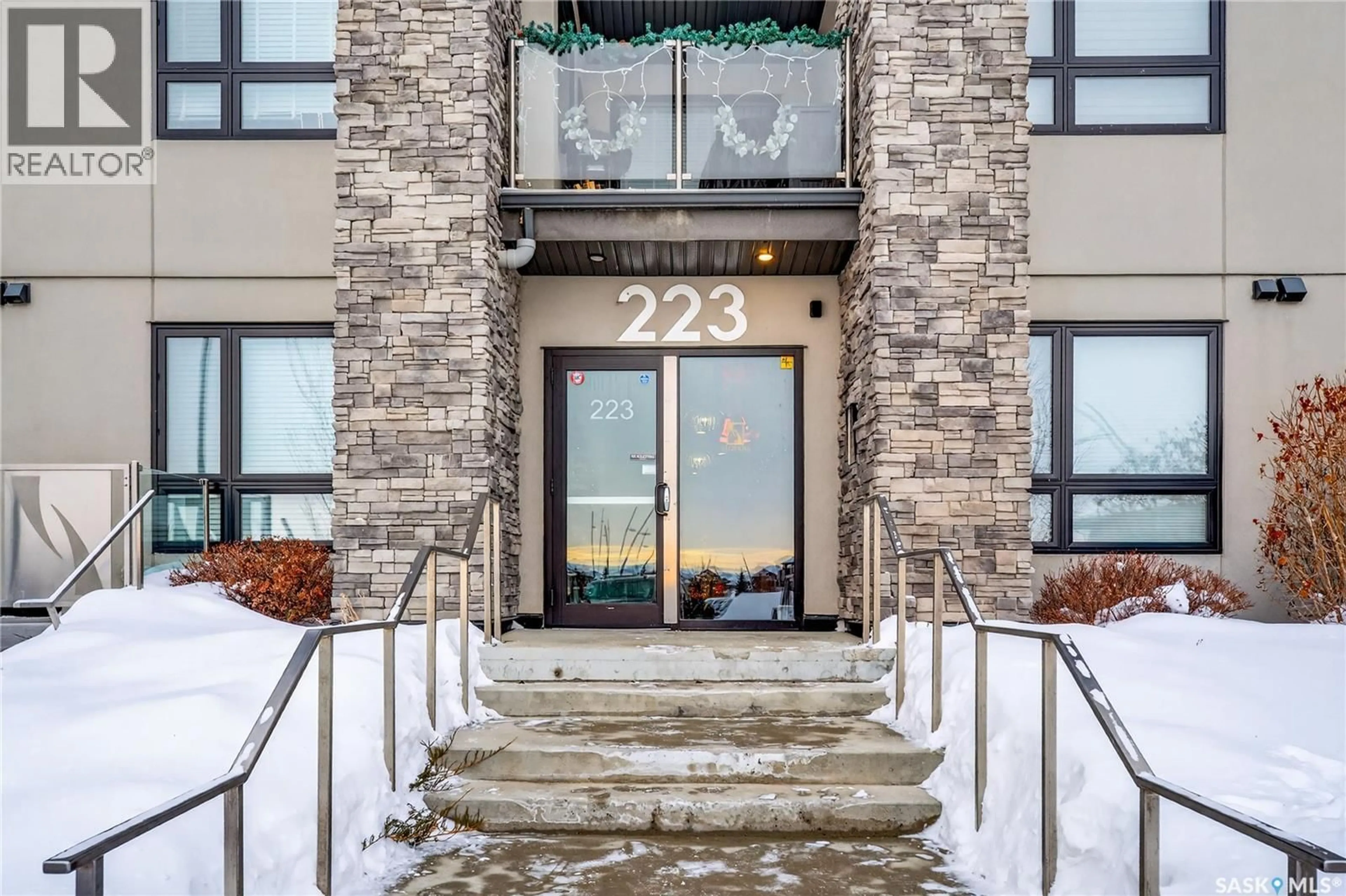 Indoor foyer for 310 223 EVERGREEN SQUARE, Saskatoon Saskatchewan S7S1N1