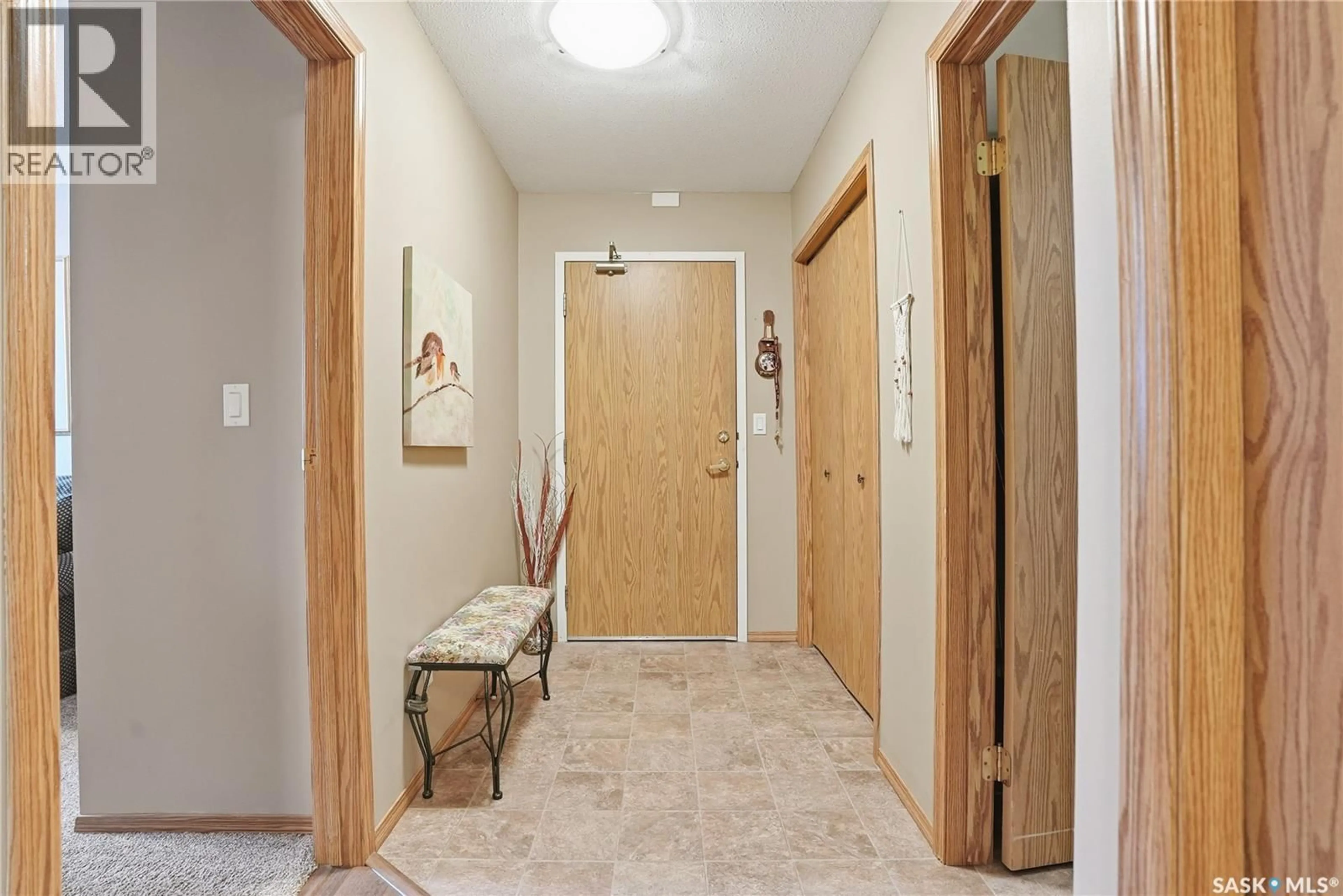 Indoor entryway for 111 103 KEEVIL CRESCENT, Saskatoon Saskatchewan S7N4L9